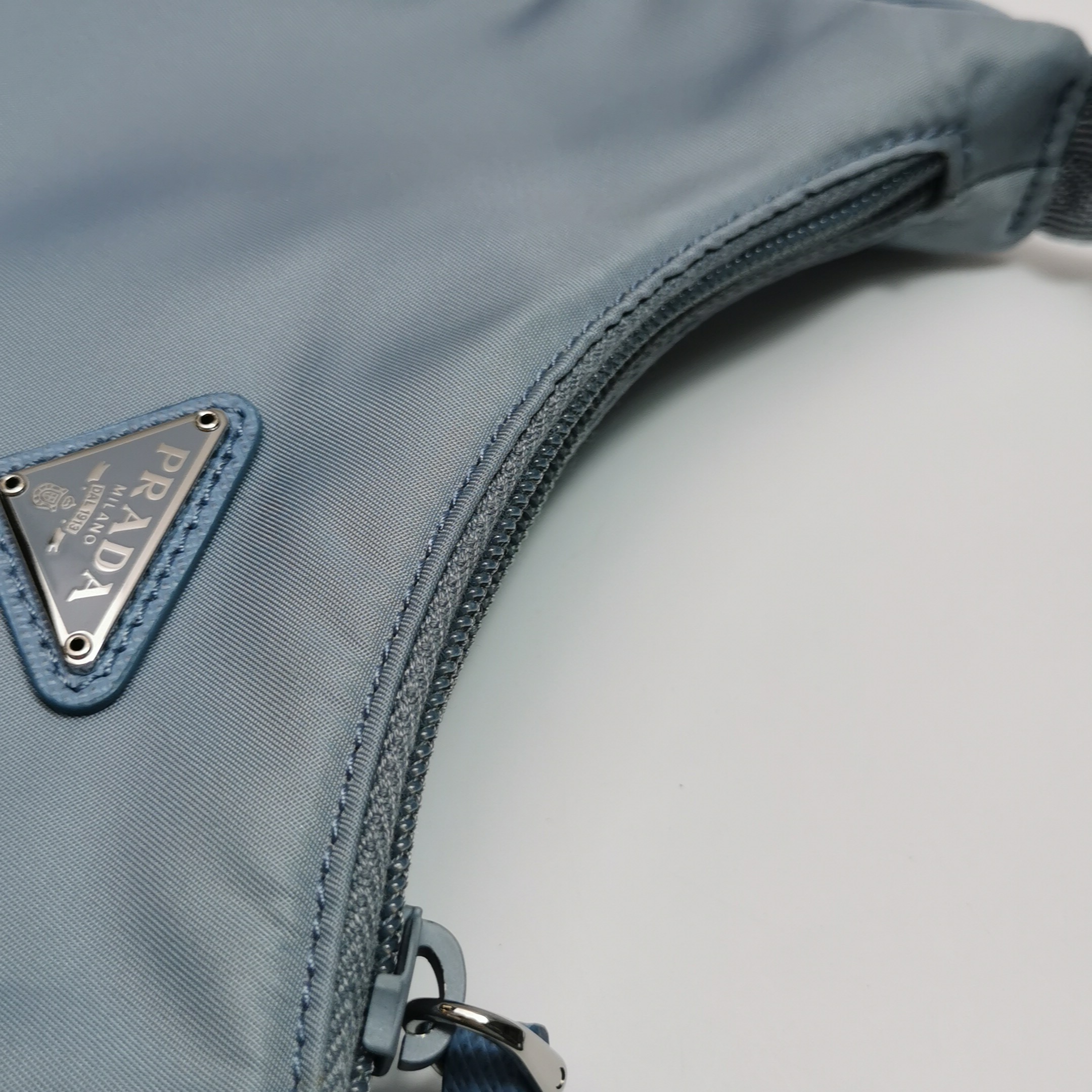 Prada Re-Edition 2000 Hobo Tessuto Mini — photo 10 of 12