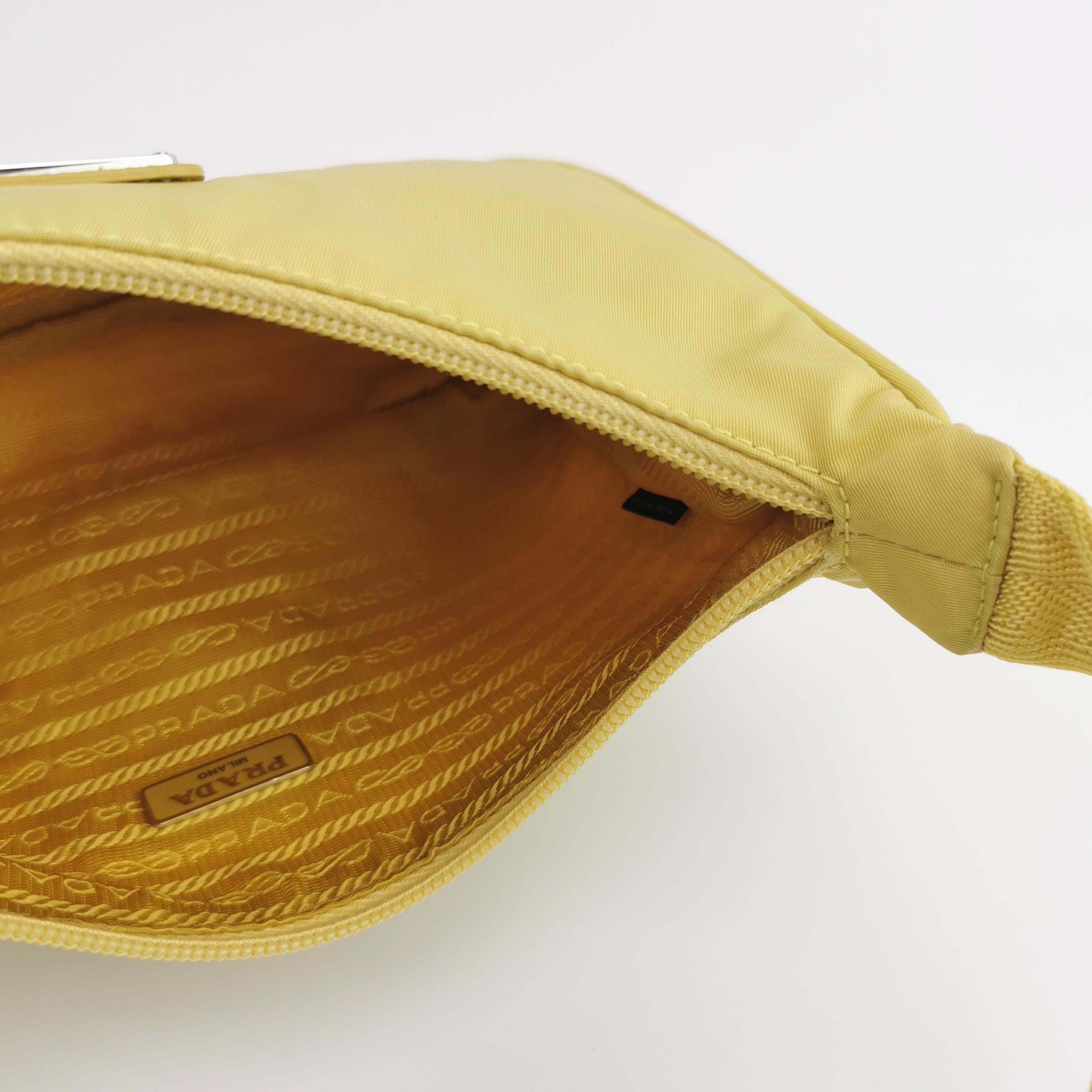 Prada Re-Edition 2000 Hobo Tessuto Mini — photo 6 of 11