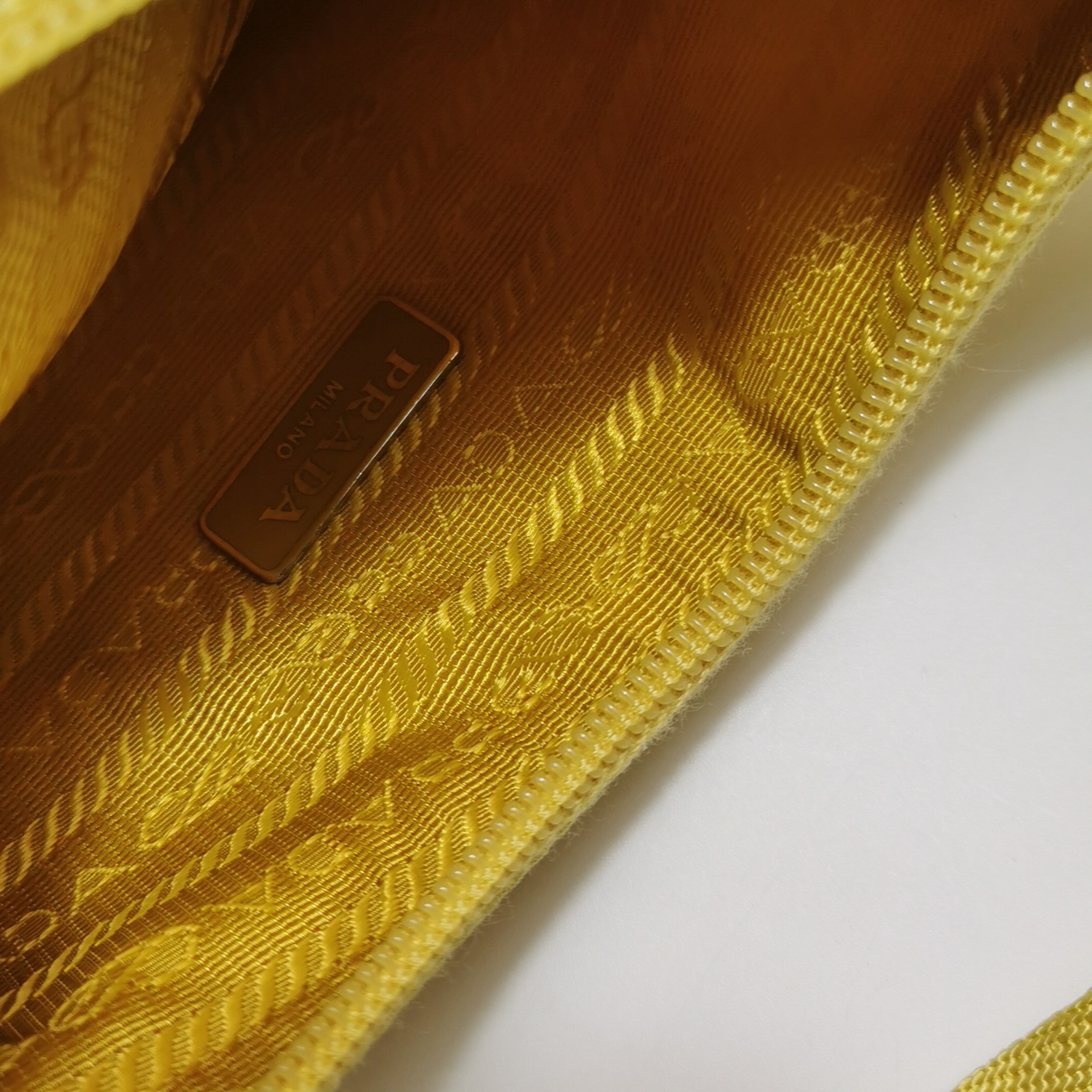 Prada Re-Edition 2000 Hobo Tessuto Mini — photo 8 of 11