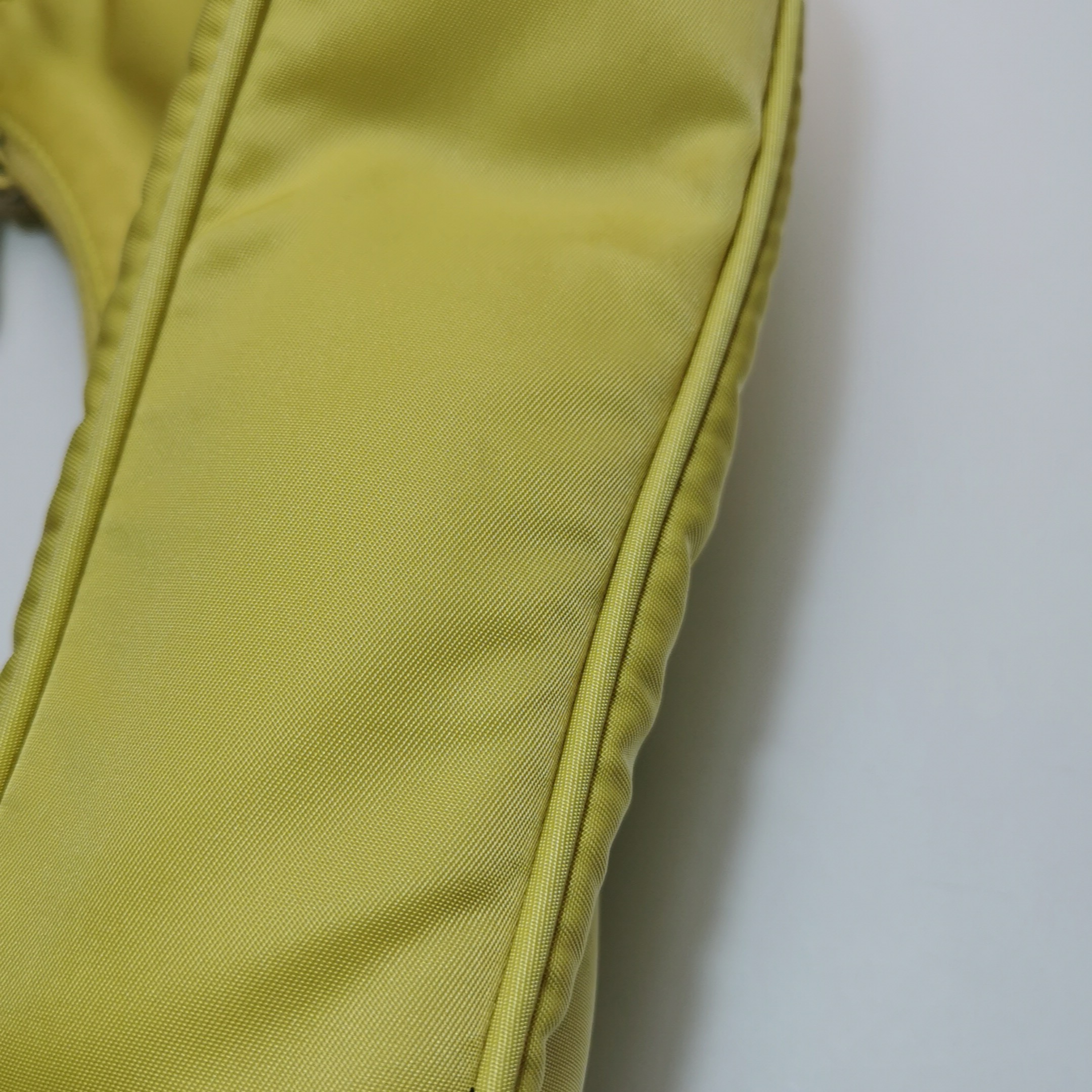 Prada Re-Edition 2000 Hobo Tessuto Mini — photo 10 of 11