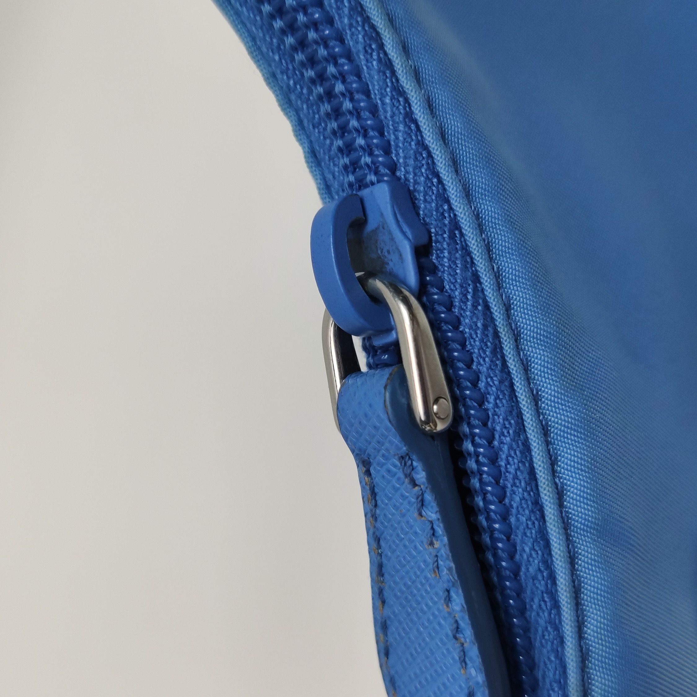Prada Re-Edition 2000 Hobo Tessuto Mini — photo 9 of 15