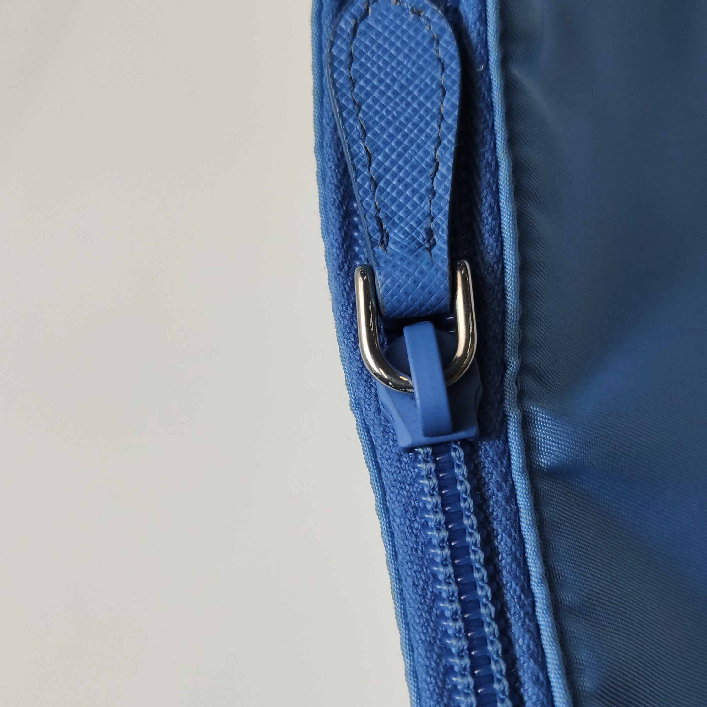 Prada Re-Edition 2000 Hobo Tessuto Mini — photo 10 of 14