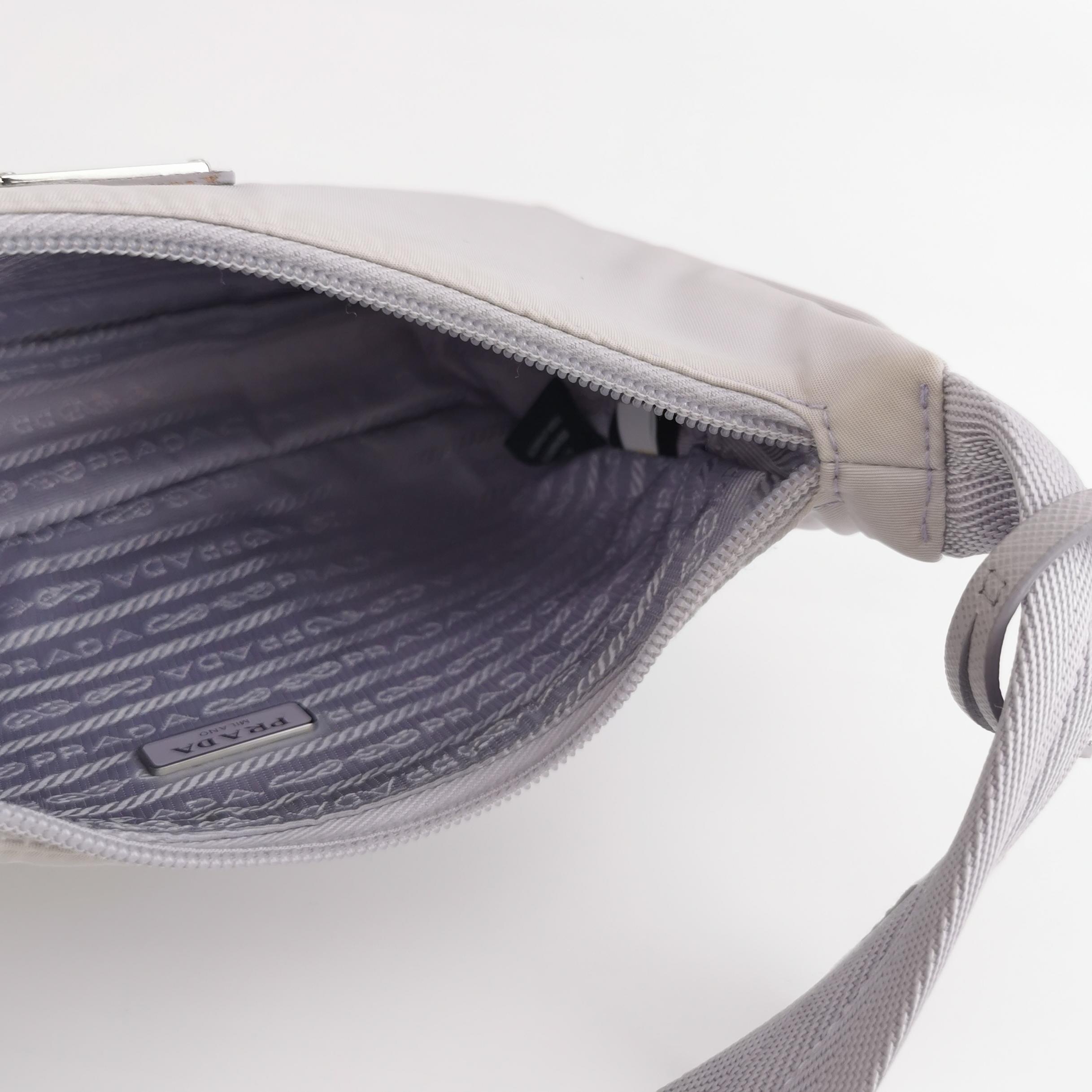 Prada Re-Edition 2000 Hobo Tessuto Mini — photo 6 of 12