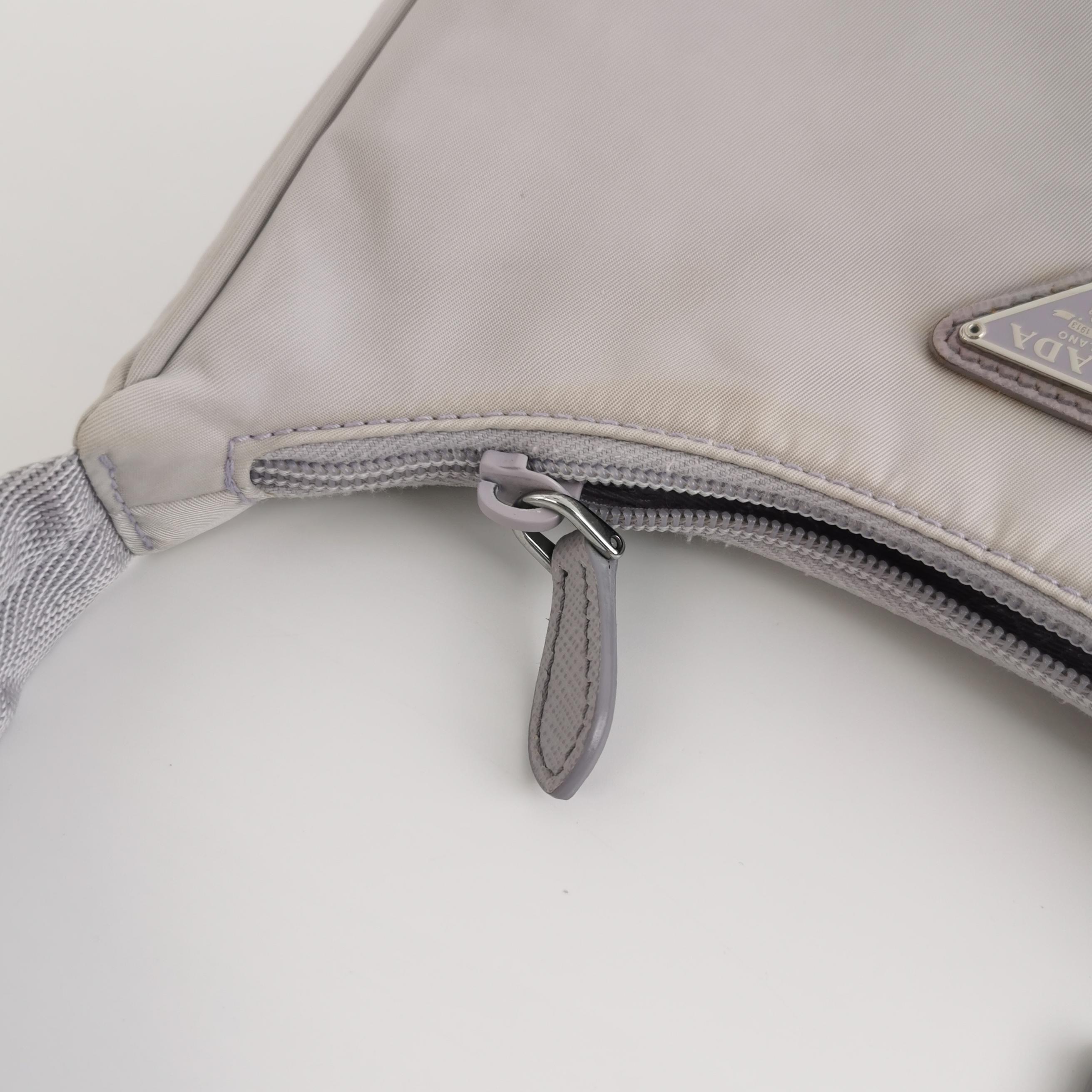 Prada Re-Edition 2000 Hobo Tessuto Mini — photo 9 of 12