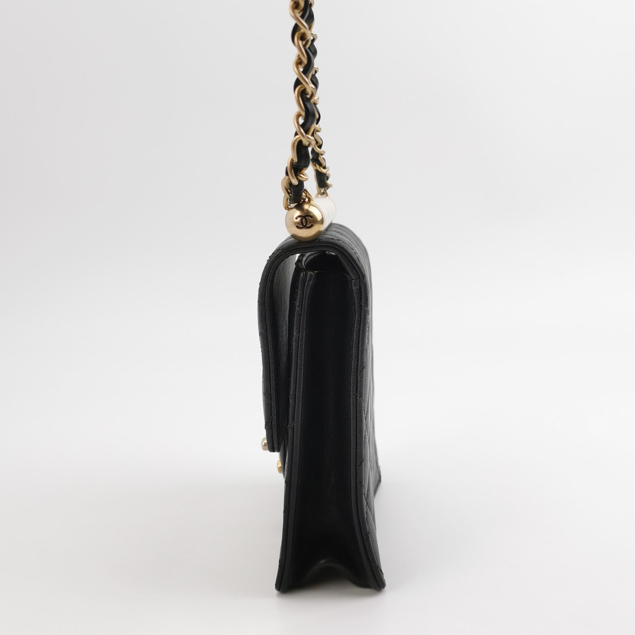 Chanel Chic Pearls Flap Clutch with Chain Quilted Goatskin Mini — photo 3 of 20