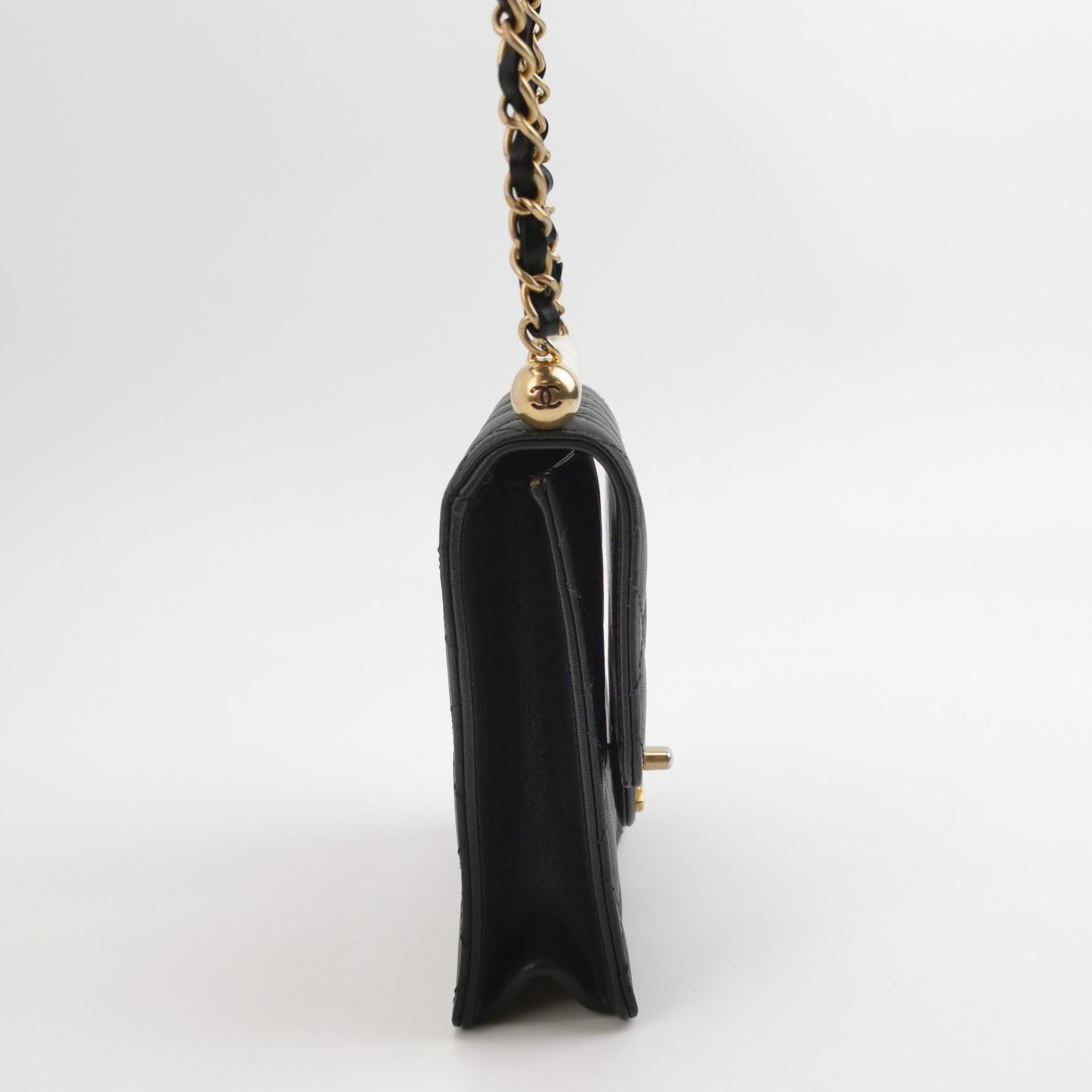 Chanel Chic Pearls Flap Clutch with Chain Quilted Goatskin Mini — photo 4 of 20