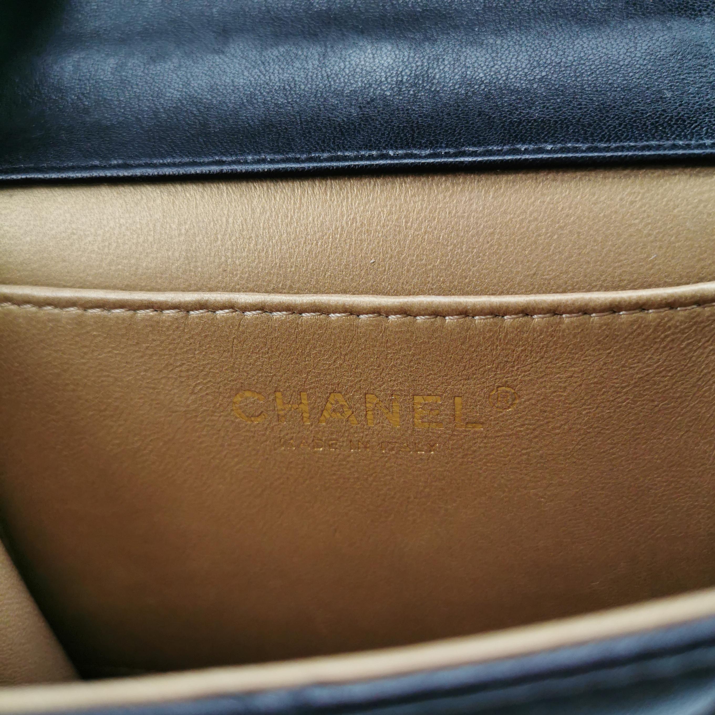 Chanel Chic Pearls Flap Clutch with Chain Quilted Goatskin Mini — photo 11 of 20