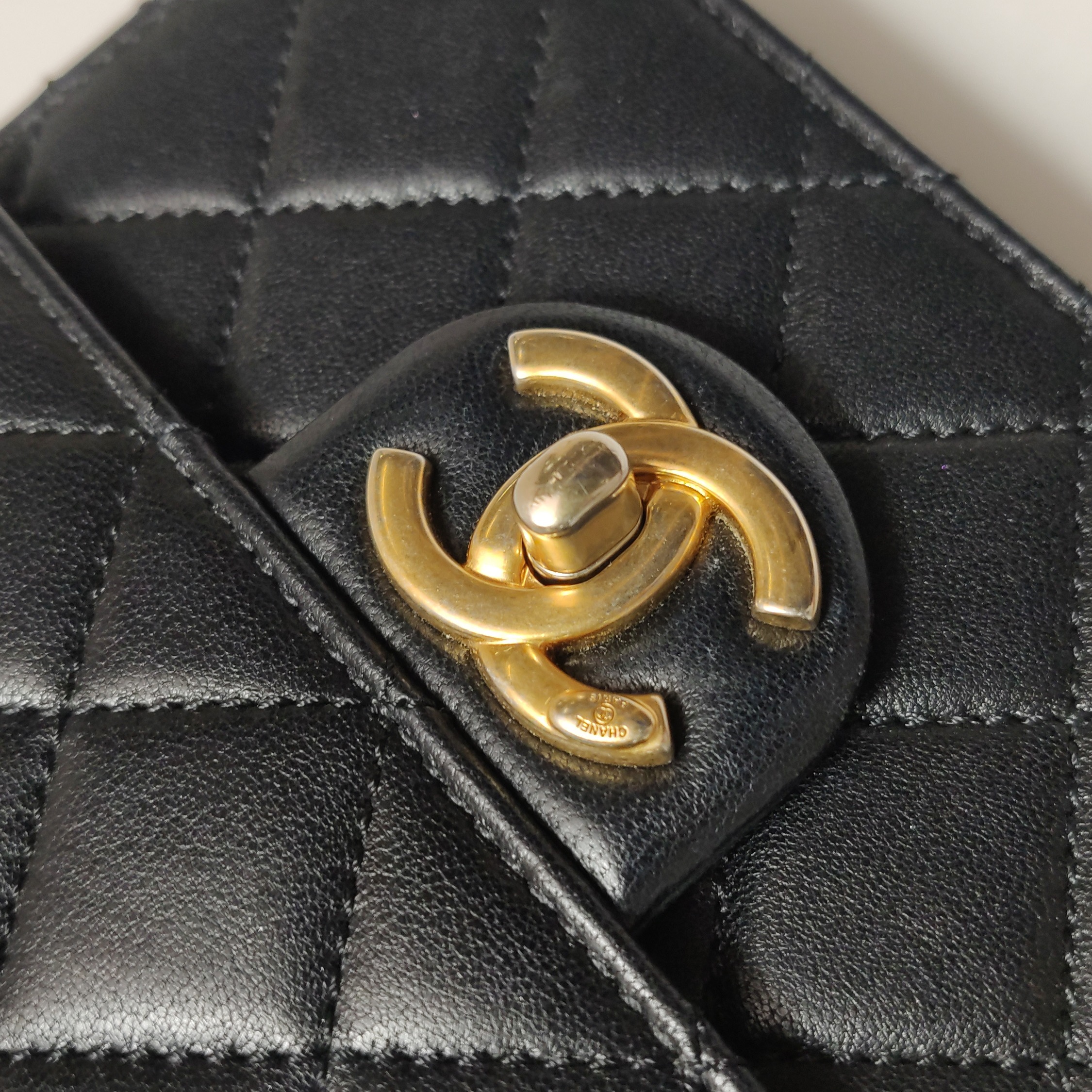 Chanel Chic Pearls Flap Clutch with Chain Quilted Goatskin Mini — photo 9 of 20