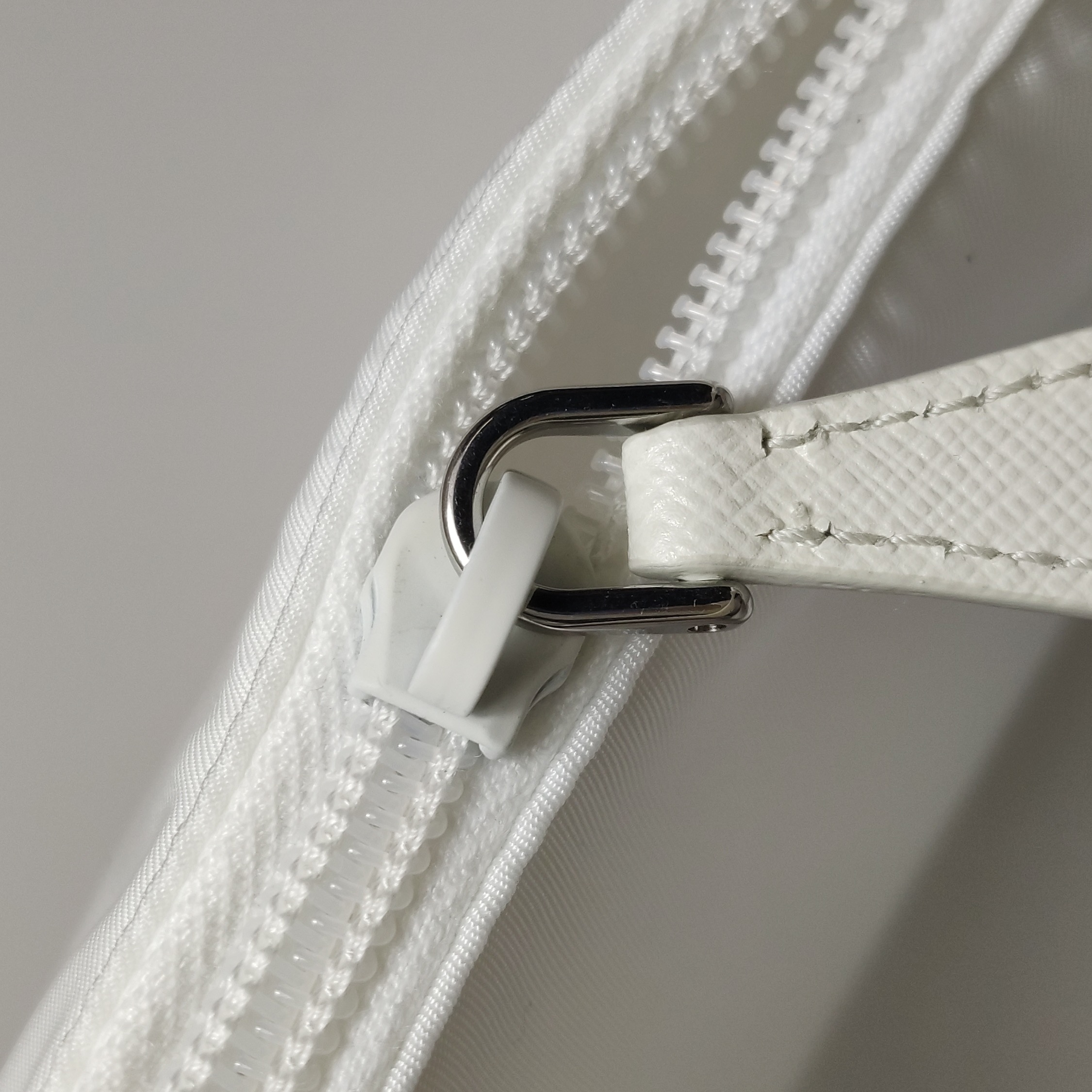 Prada Re-Edition 2000 Hobo Tessuto Mini — photo 11 of 14