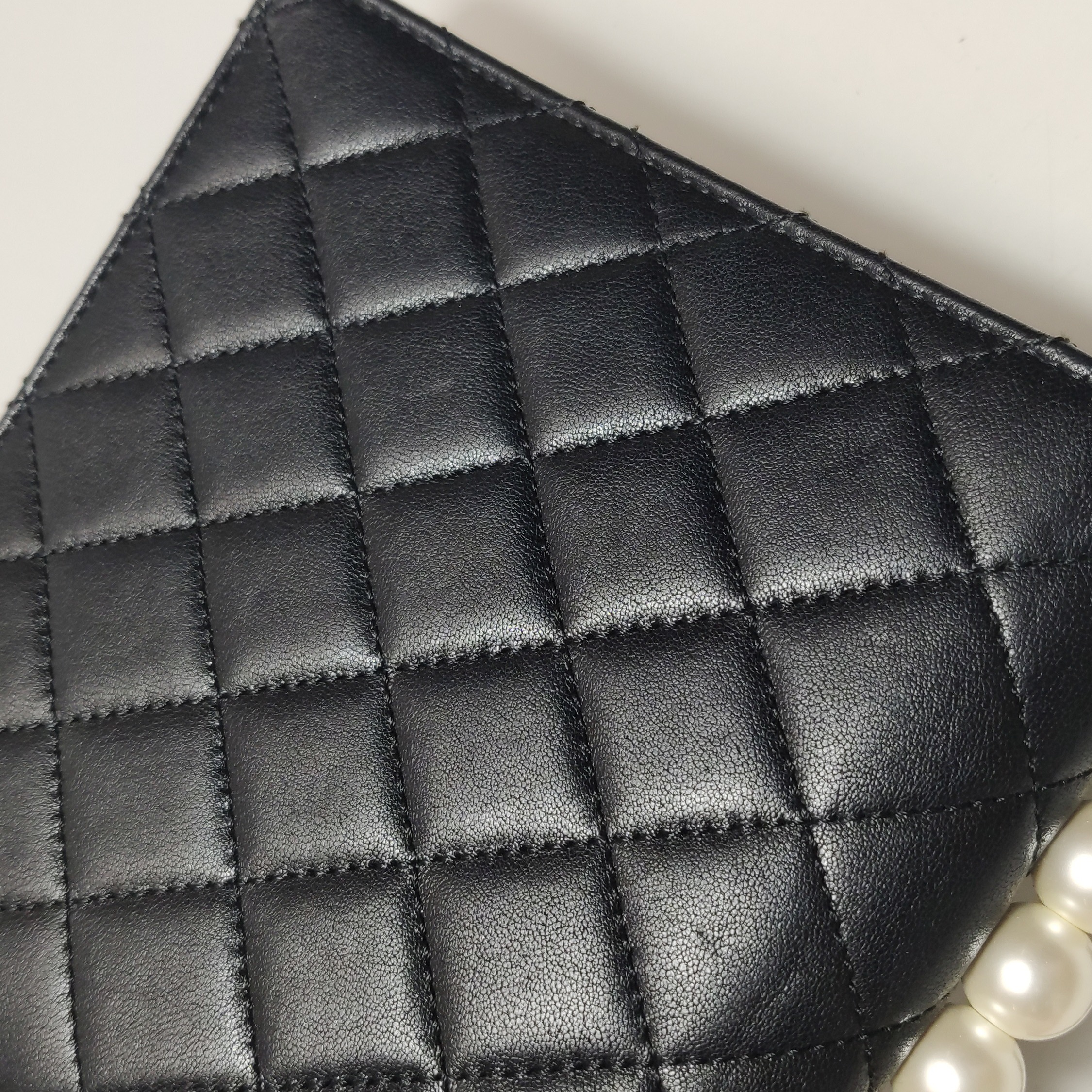 Chanel Chic Pearls Flap Clutch with Chain Quilted Goatskin Mini — photo 8 of 20
