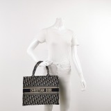 Christian Dior Book Tote Oblique Canvas Medium — thumbnail 2
