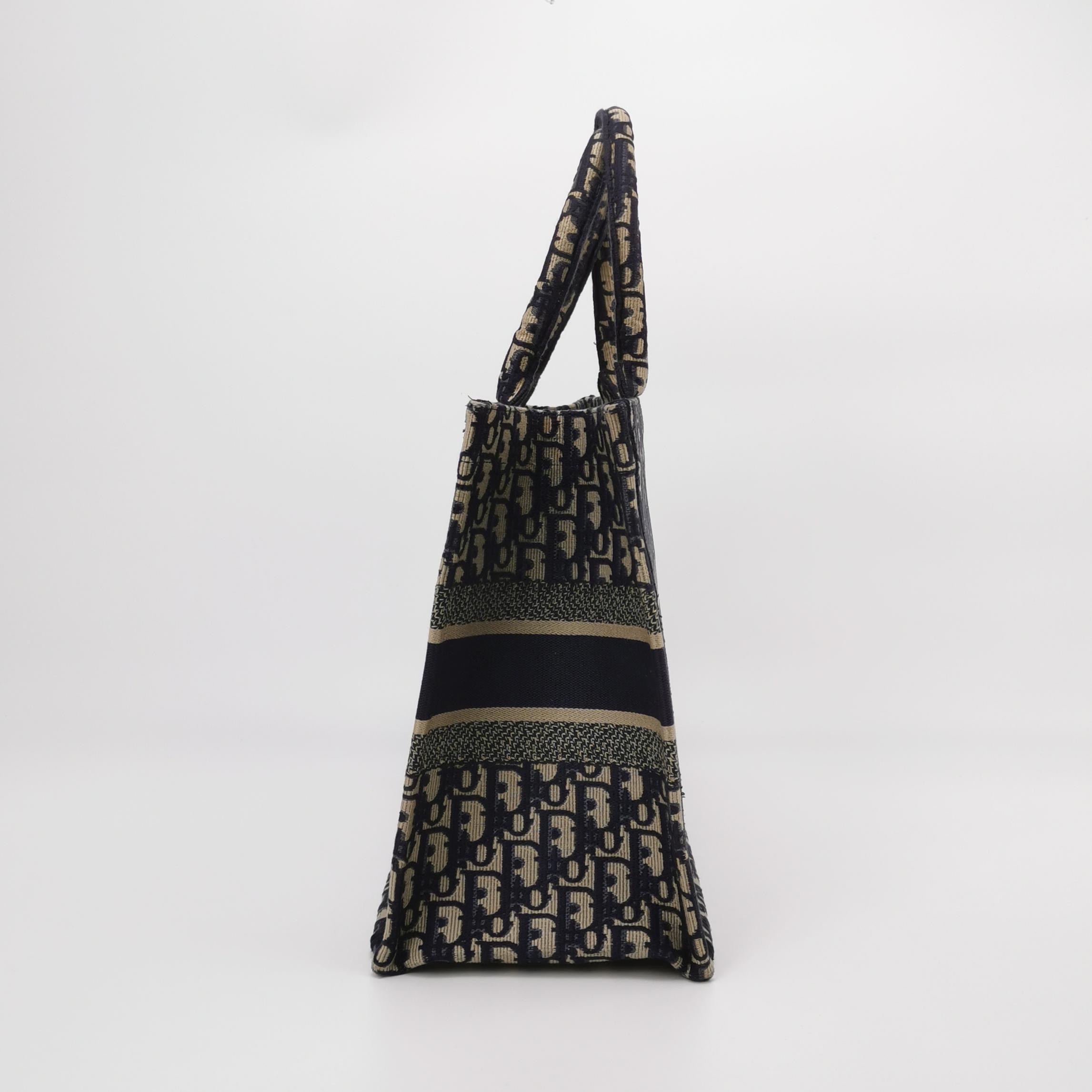 Christian Dior Book Tote Oblique Canvas Medium — photo 3 of 16