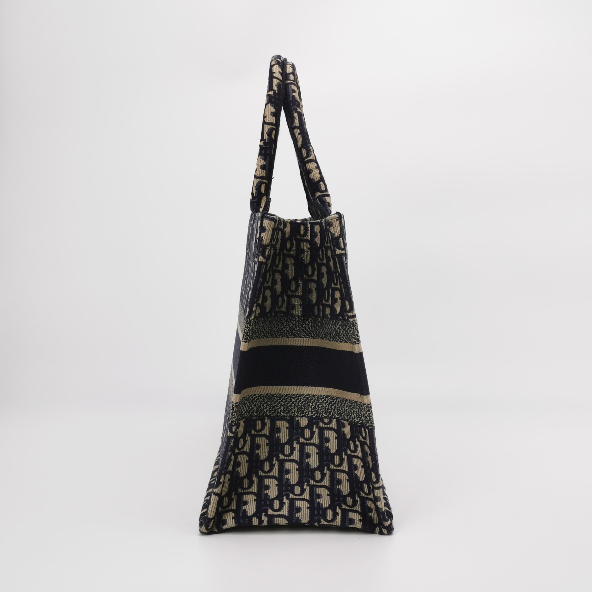 Christian Dior Book Tote Oblique Canvas Medium — photo 4 of 16