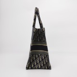 Christian Dior Book Tote Oblique Canvas Medium — thumbnail 4