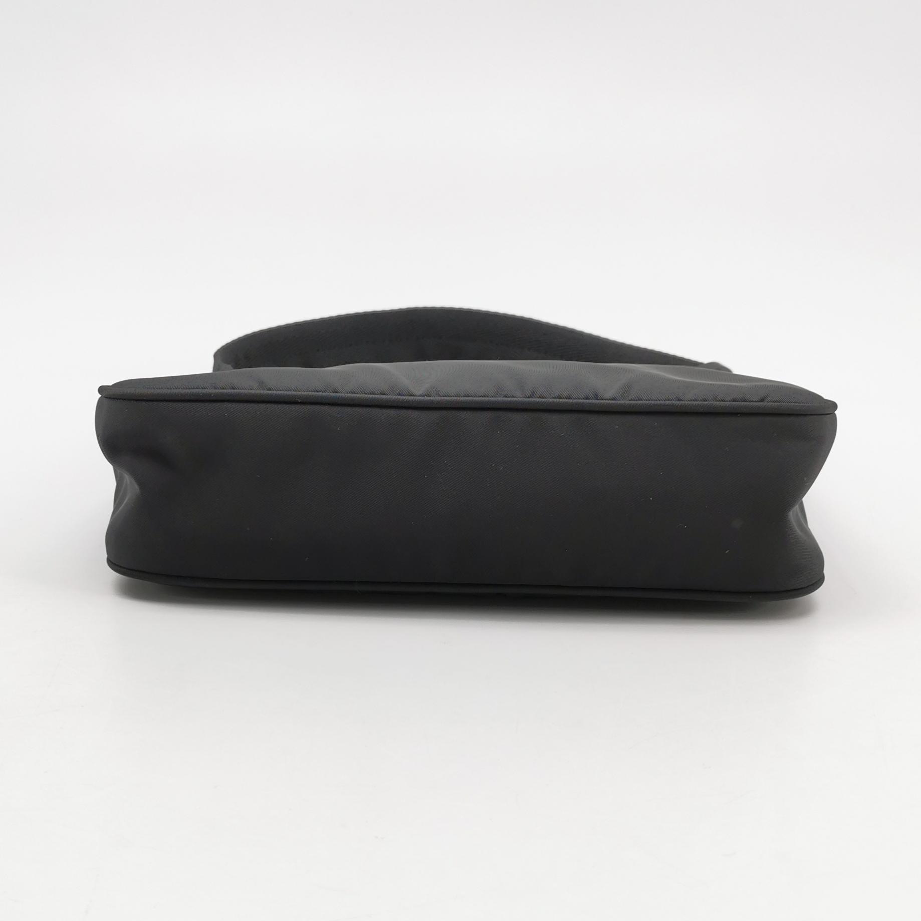 Prada Re-Edition 2000 Hobo Tessuto Mini — photo 6 of 13