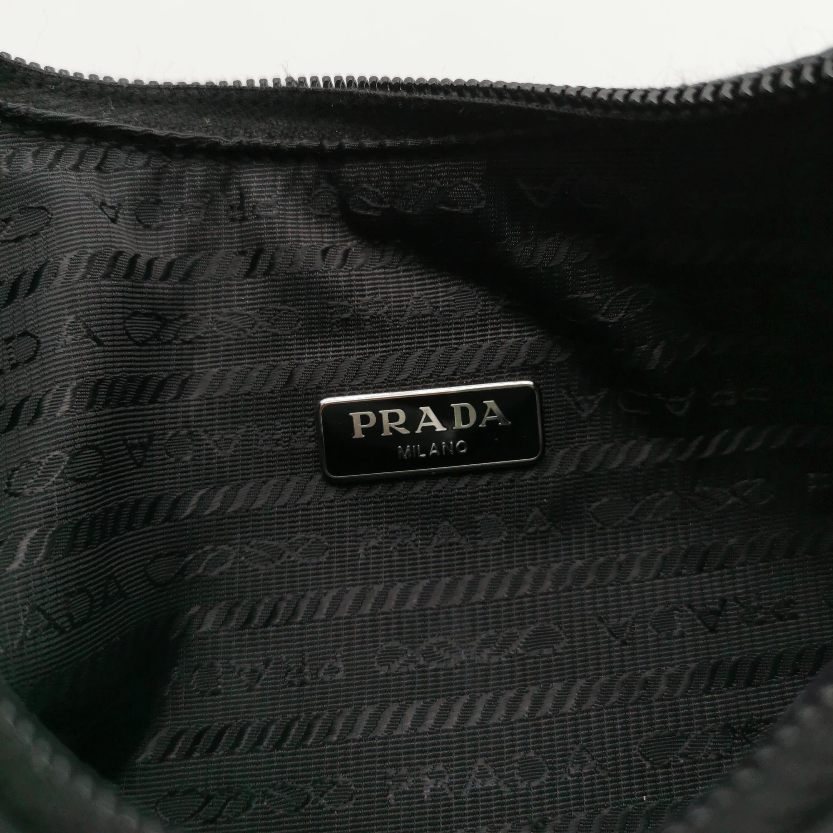 Prada Re-Edition 2000 Hobo Tessuto Mini — photo 8 of 13