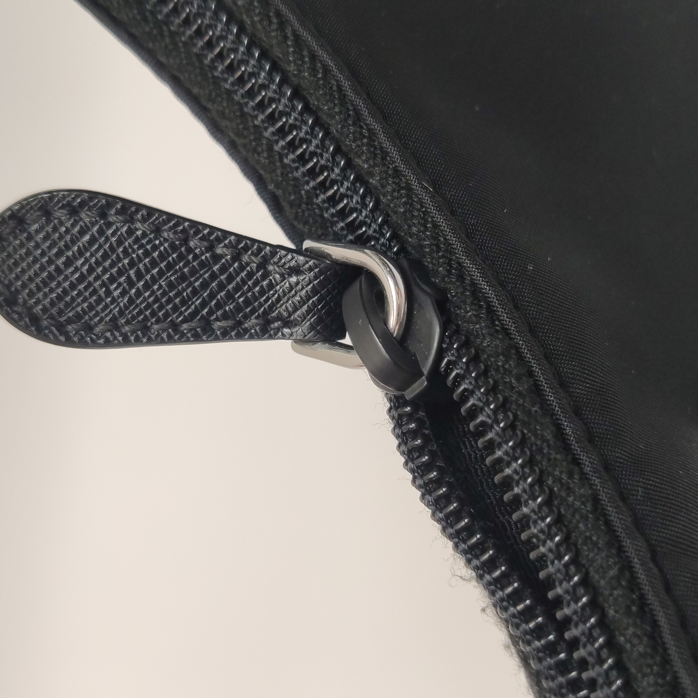 Prada Re-Edition 2000 Hobo Tessuto Mini — photo 11 of 13