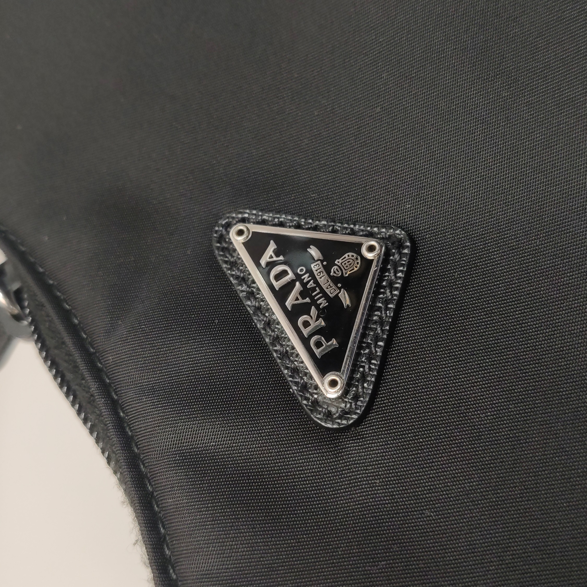 Prada Re-Edition 2000 Hobo Tessuto Mini — photo 9 of 13