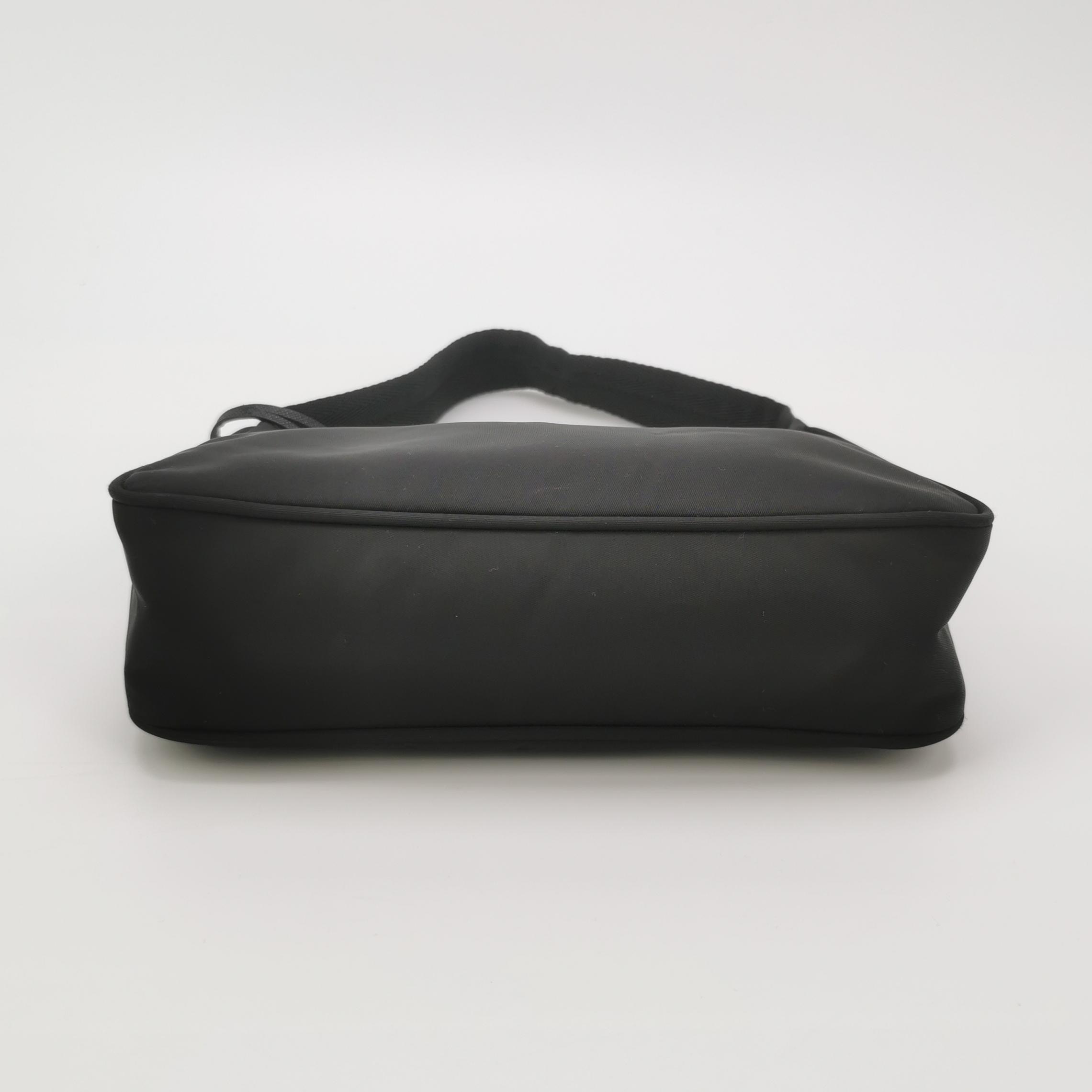 Prada Re-Edition 2000 Hobo Tessuto Mini — photo 6 of 14