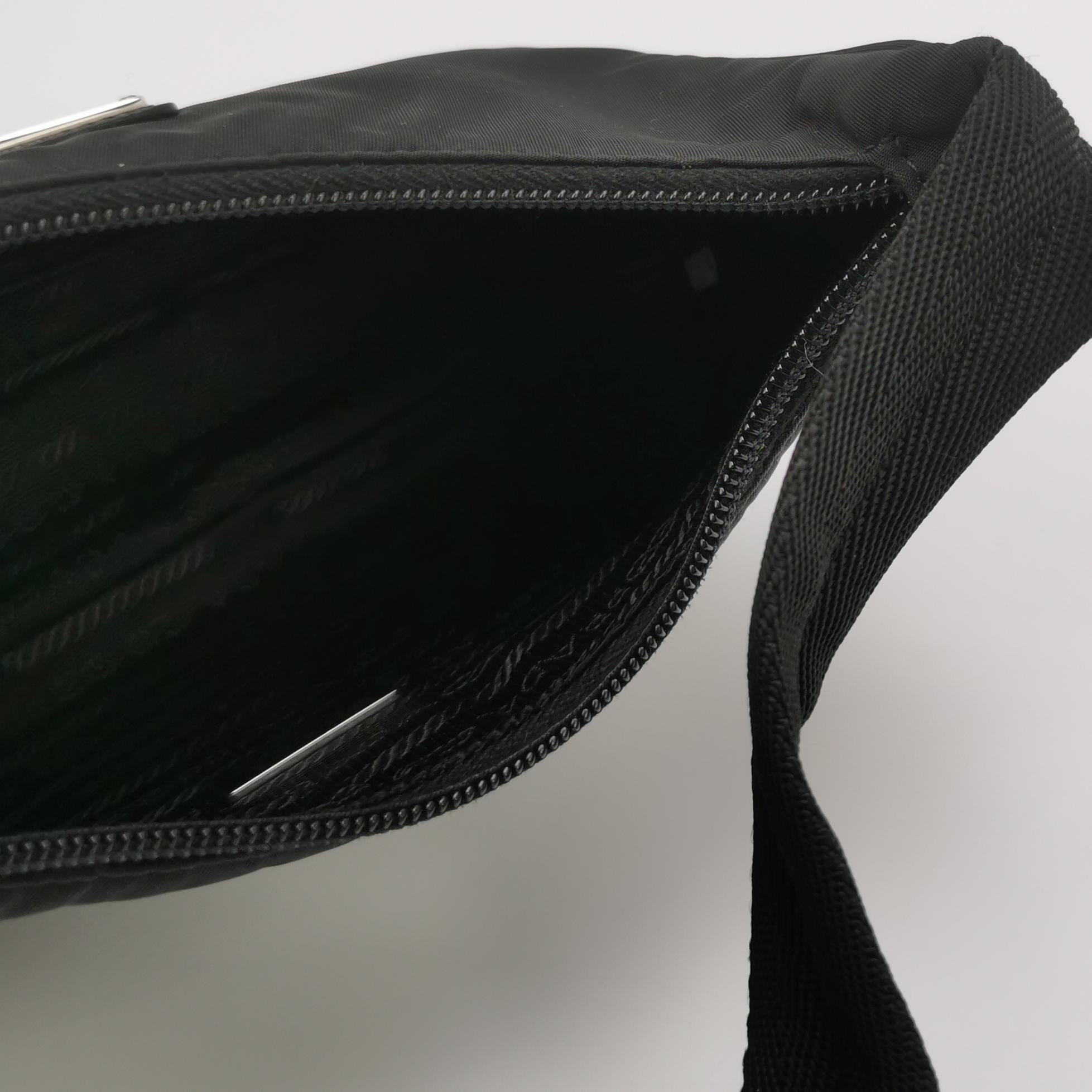 Prada Re-Edition 2000 Hobo Tessuto Mini — photo 7 of 14