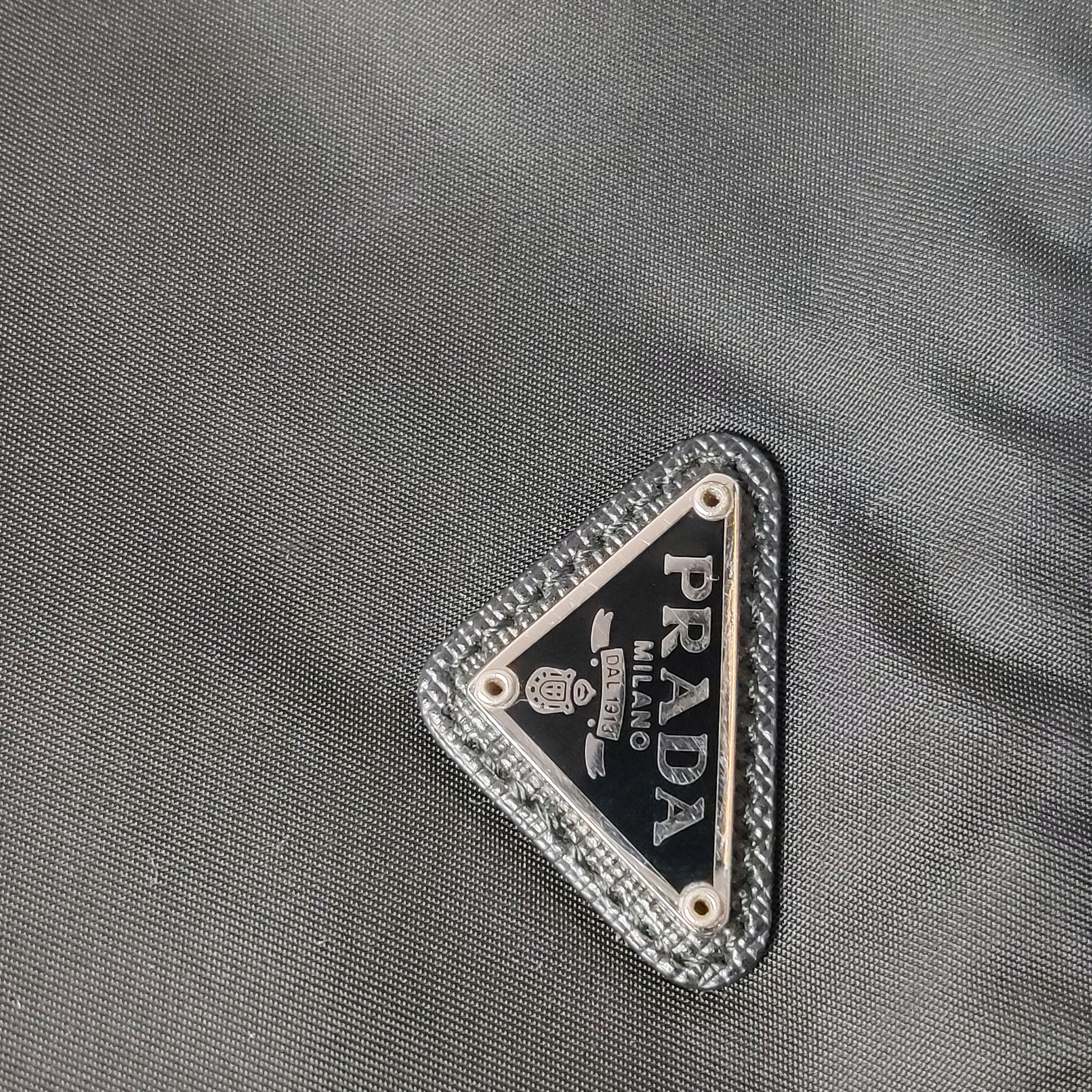 Prada Re-Edition 2000 Hobo Tessuto Mini — photo 9 of 14