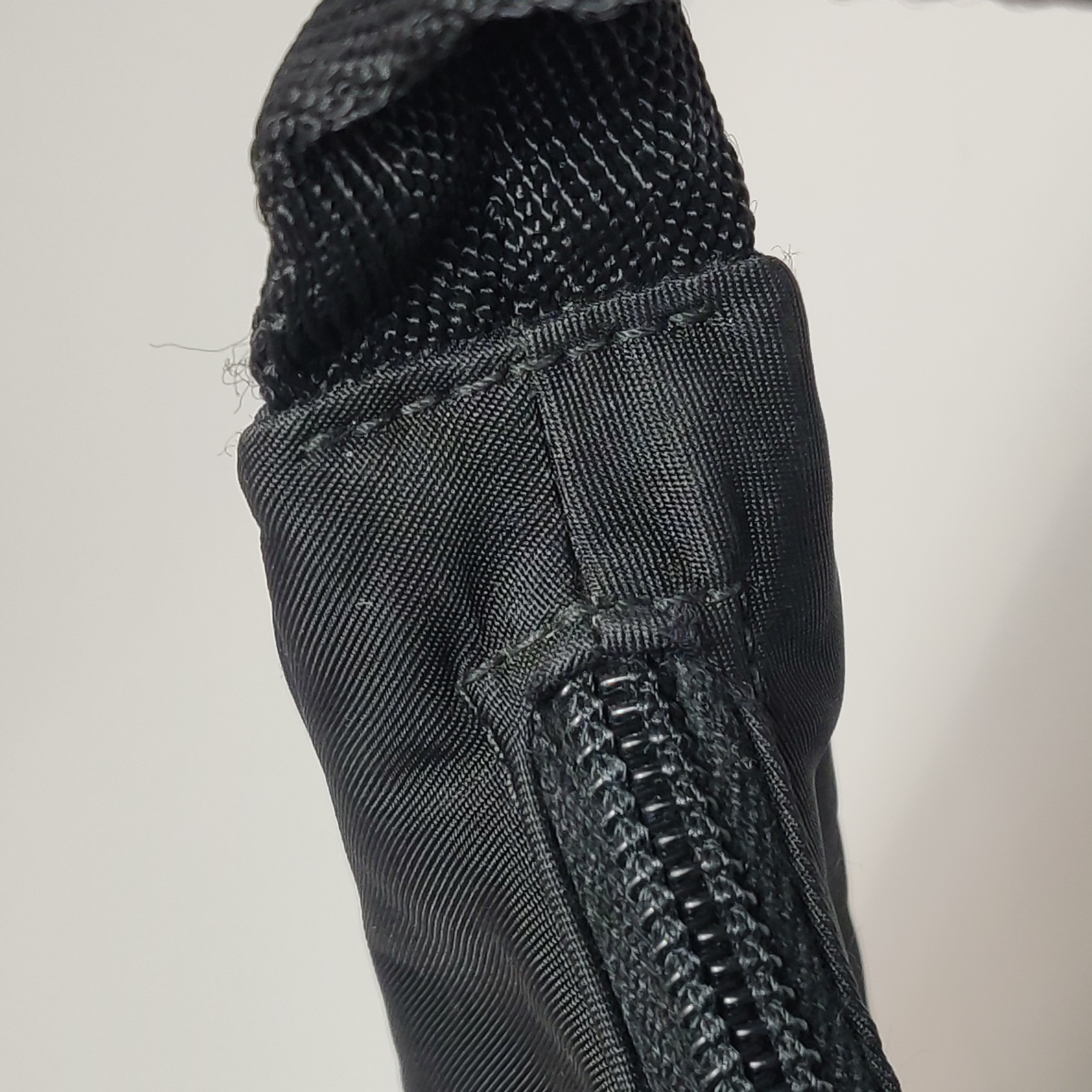 Prada Re-Edition 2000 Hobo Tessuto Mini — photo 11 of 14