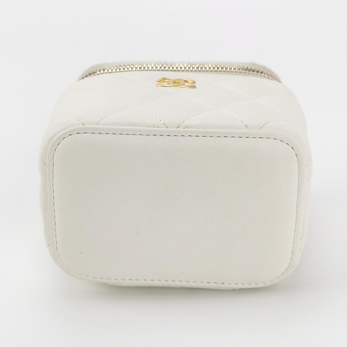 Chanel Lambskin Quilted Mini Pearl Crush Vanity Case With Chain White — photo 6 of 22