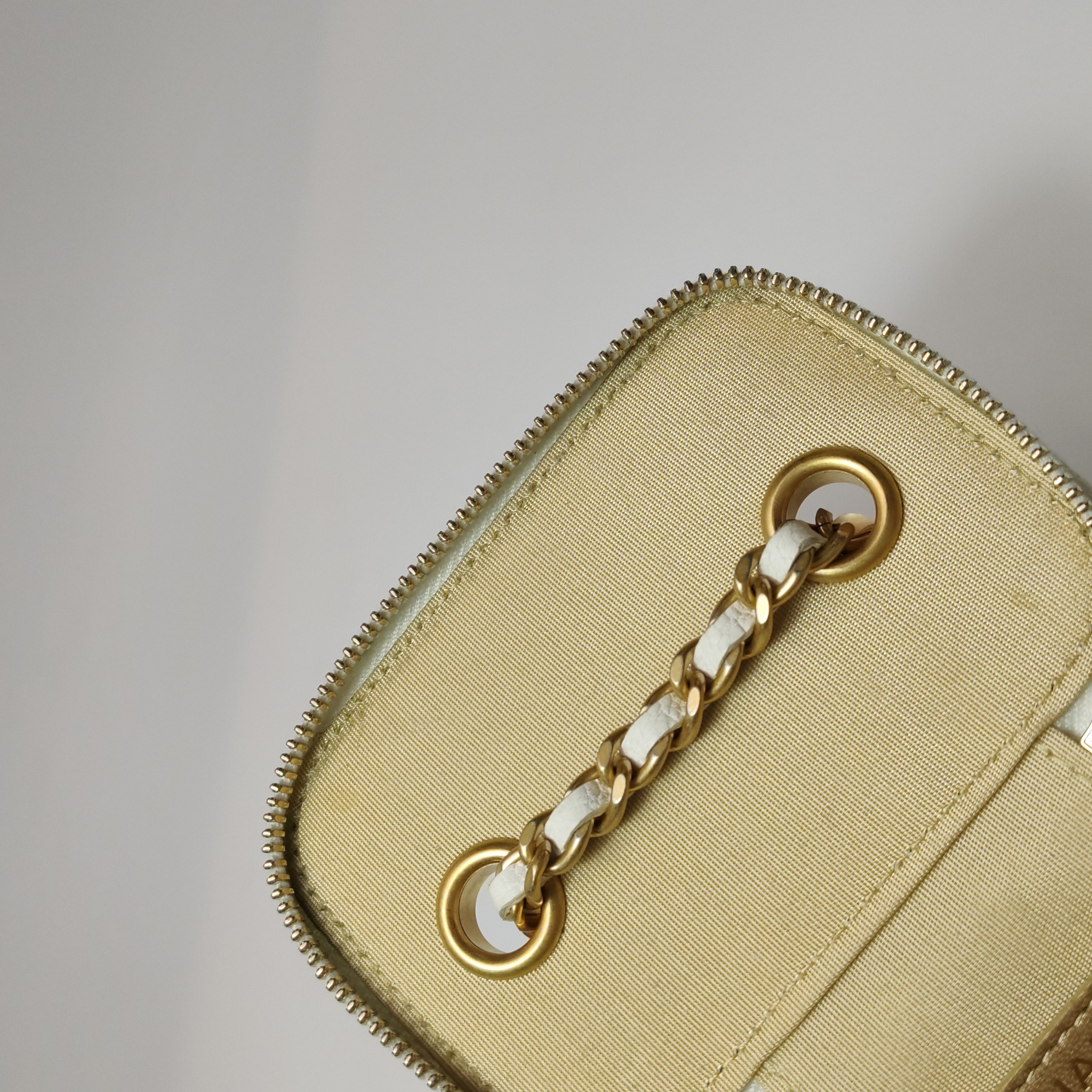 Chanel Lambskin Quilted Mini Pearl Crush Vanity Case With Chain White — photo 18 of 22