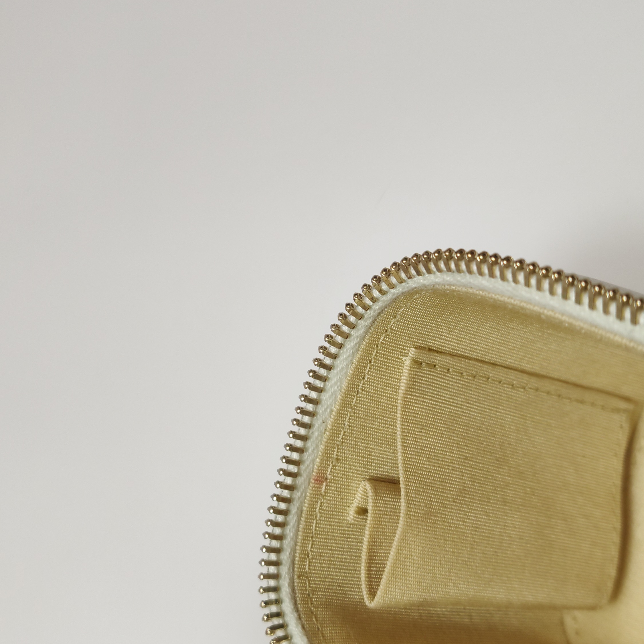 Chanel Lambskin Quilted Mini Pearl Crush Vanity Case With Chain White — photo 19 of 22