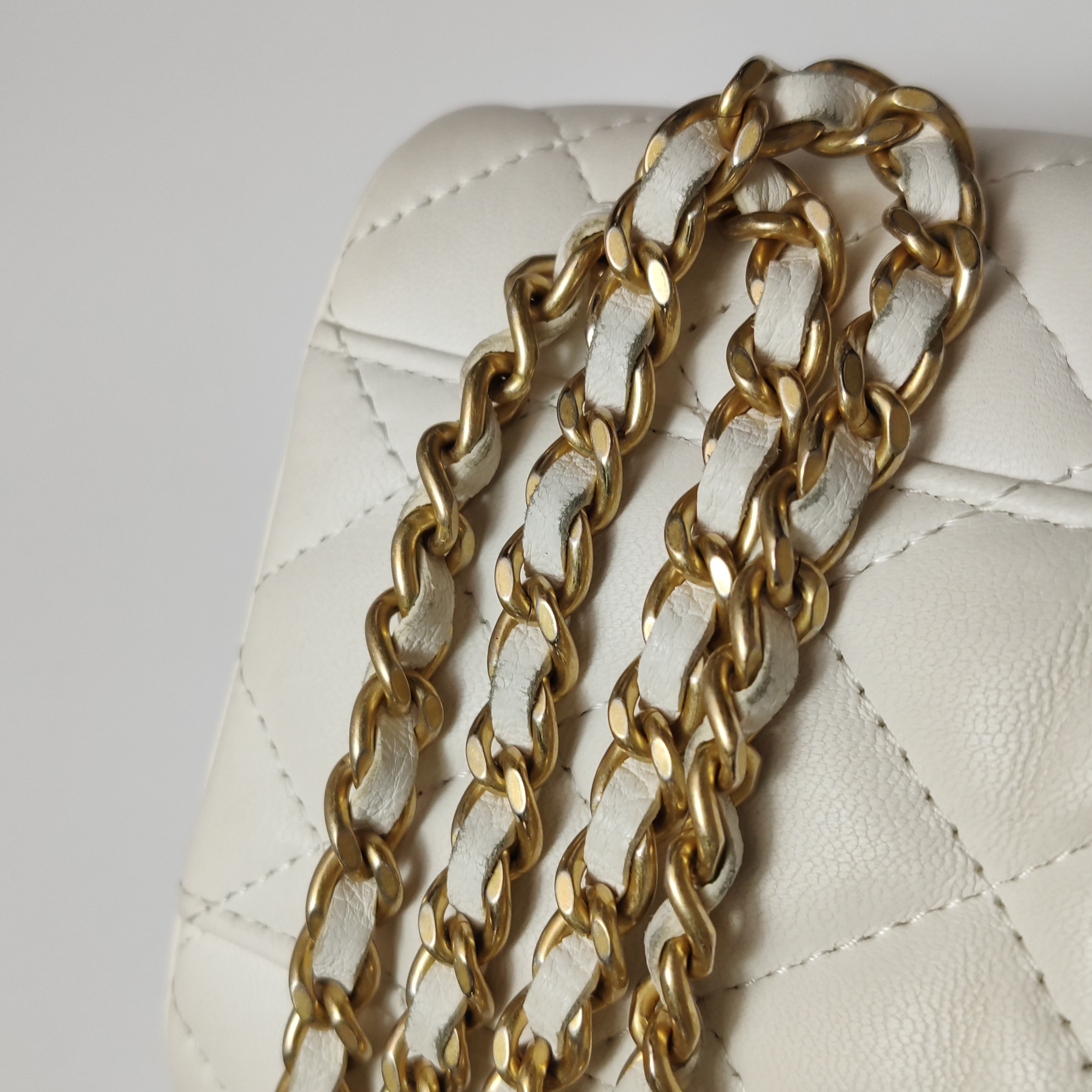 Chanel Lambskin Quilted Mini Pearl Crush Vanity Case With Chain White — photo 22 of 22