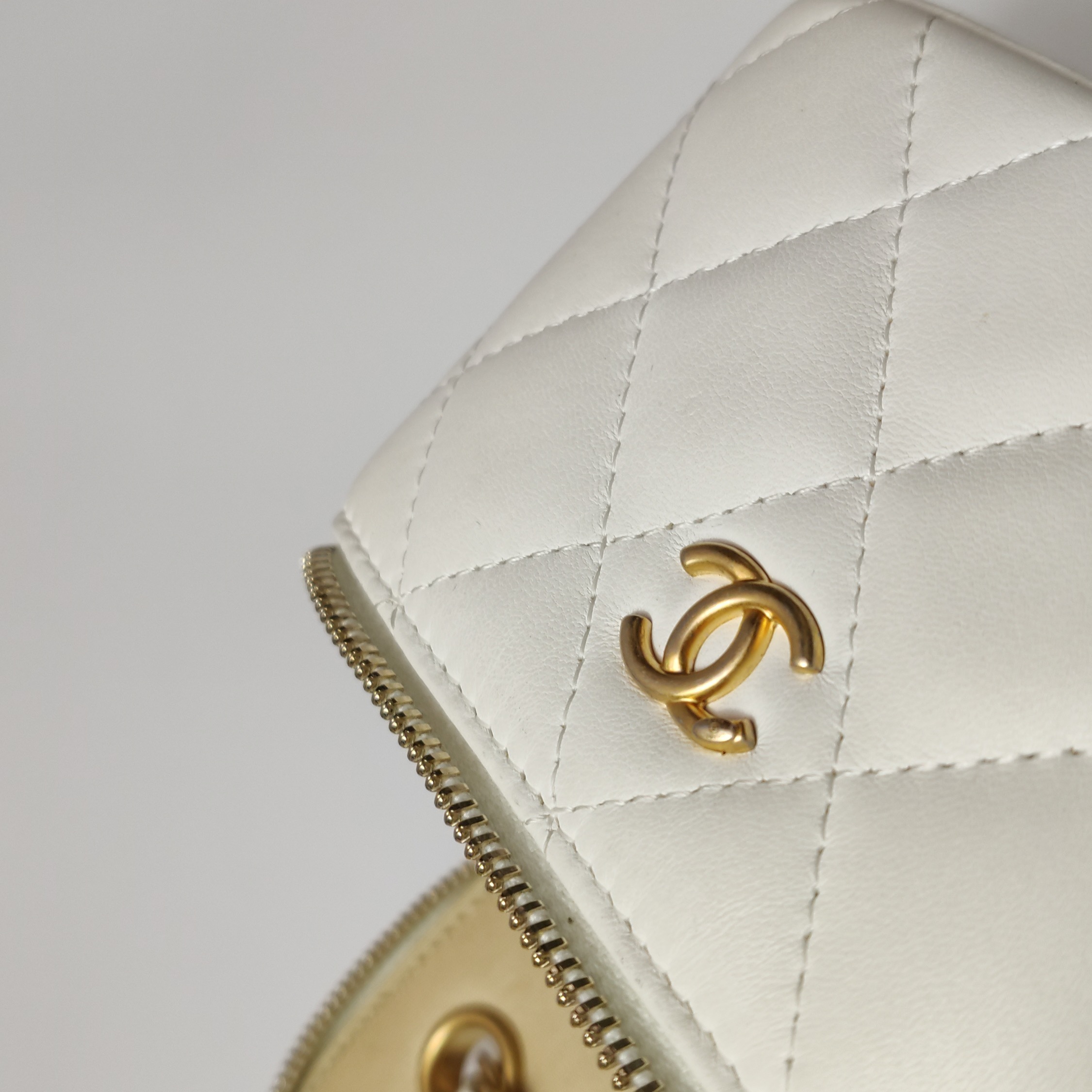 Chanel Lambskin Quilted Mini Pearl Crush Vanity Case With Chain White — photo 9 of 22
