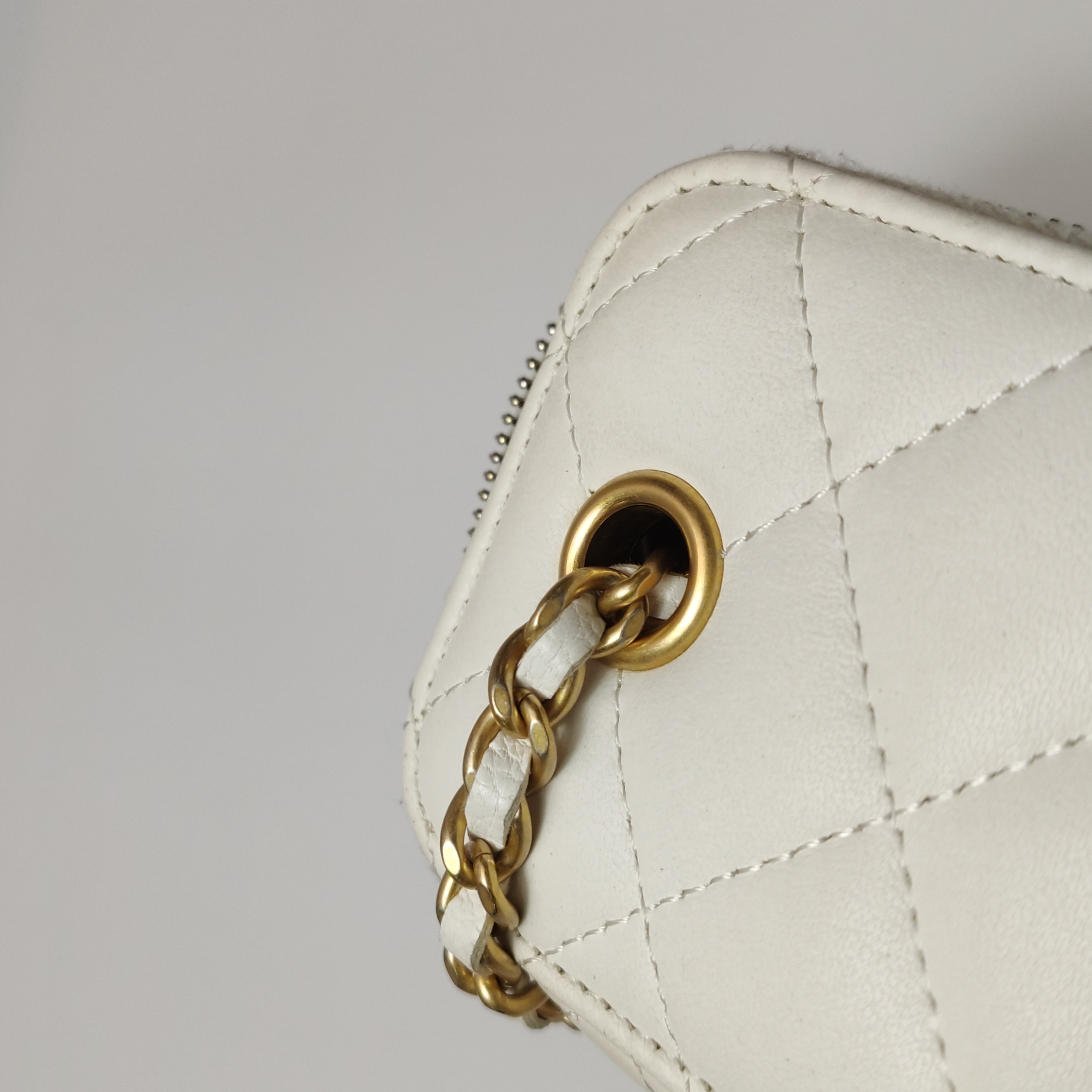 Chanel Lambskin Quilted Mini Pearl Crush Vanity Case With Chain White — photo 20 of 22