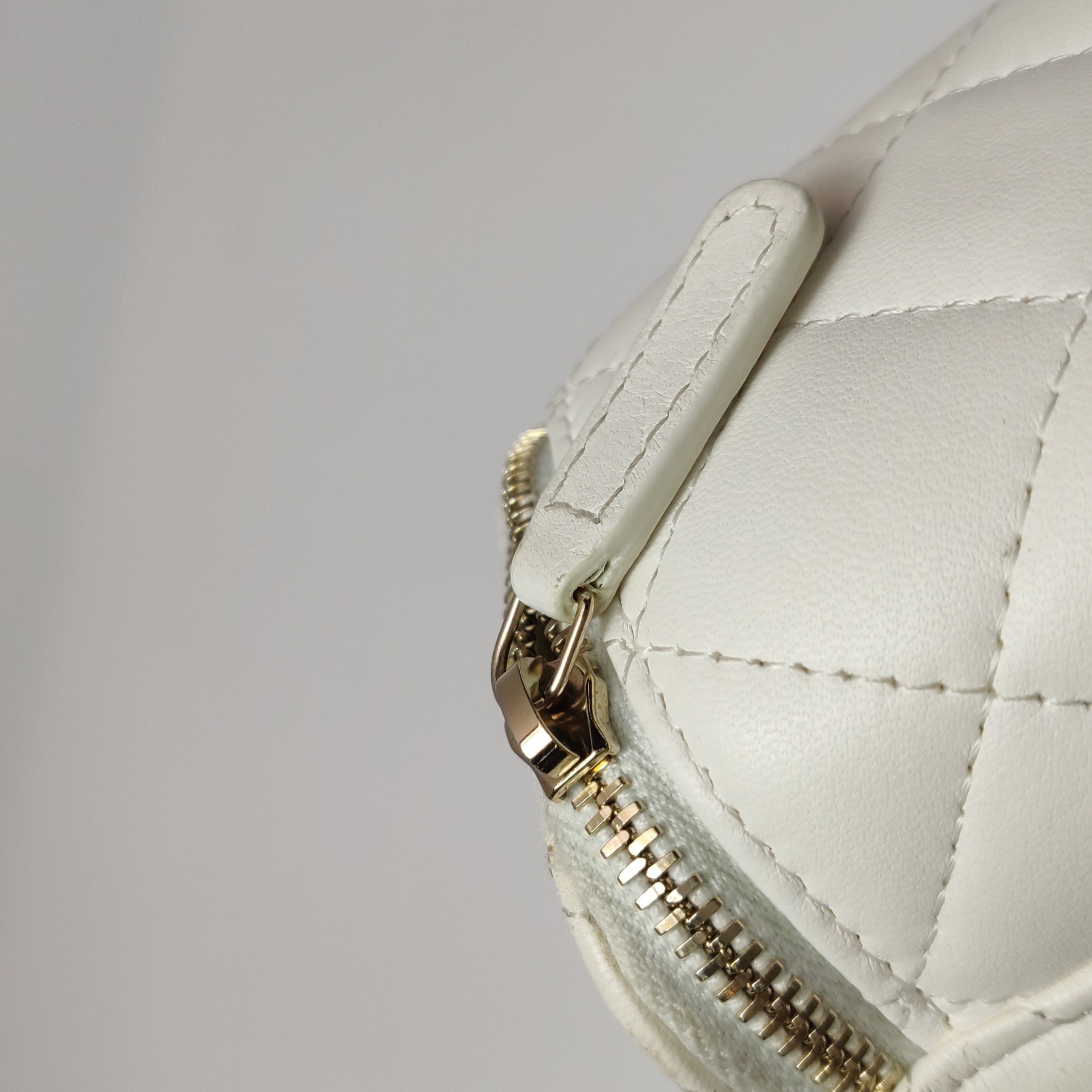 Chanel Lambskin Quilted Mini Pearl Crush Vanity Case With Chain White — photo 17 of 22
