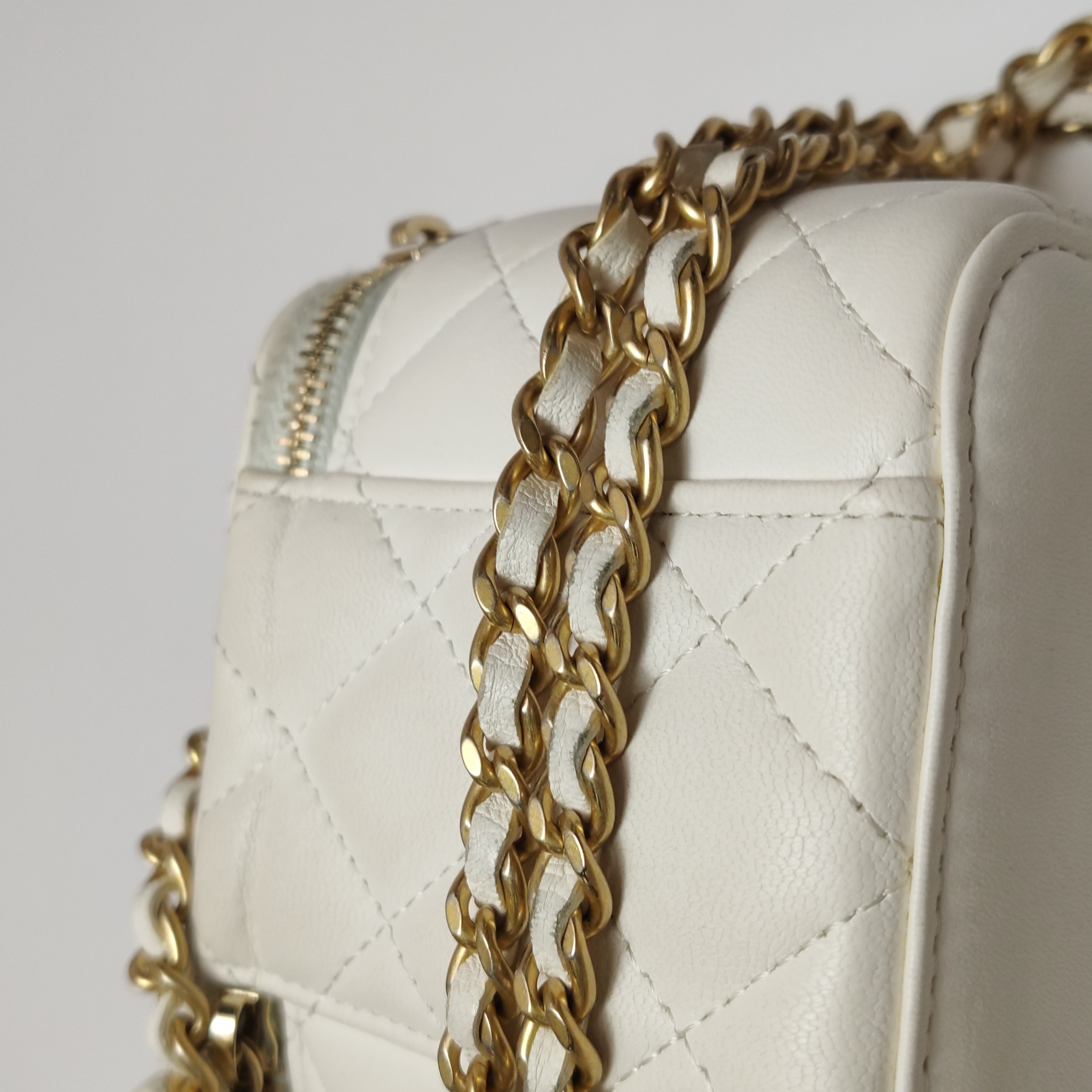 Chanel Lambskin Quilted Mini Pearl Crush Vanity Case With Chain White — photo 21 of 22