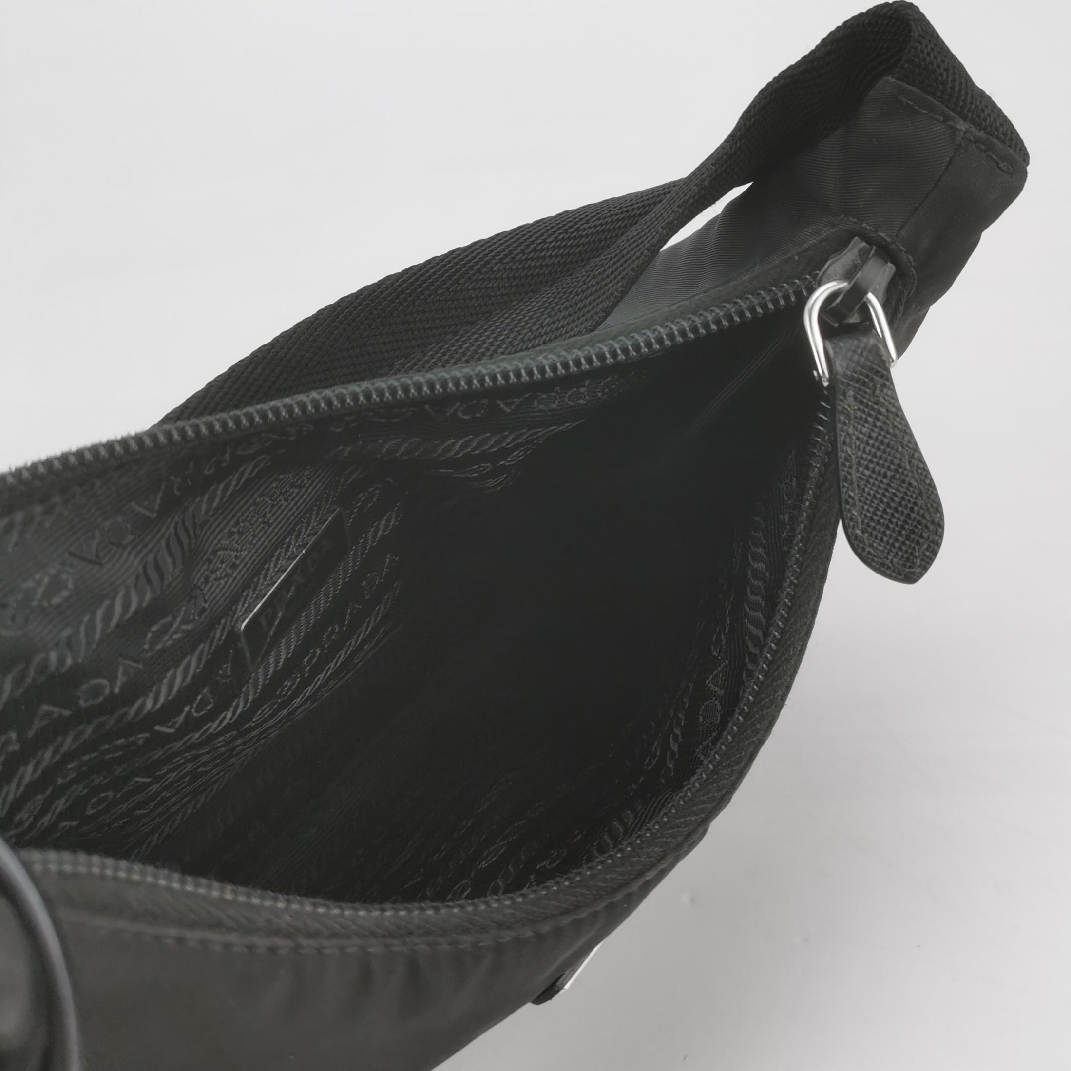Prada Re-Edition 2000 Hobo Tessuto Mini — photo 7 of 12