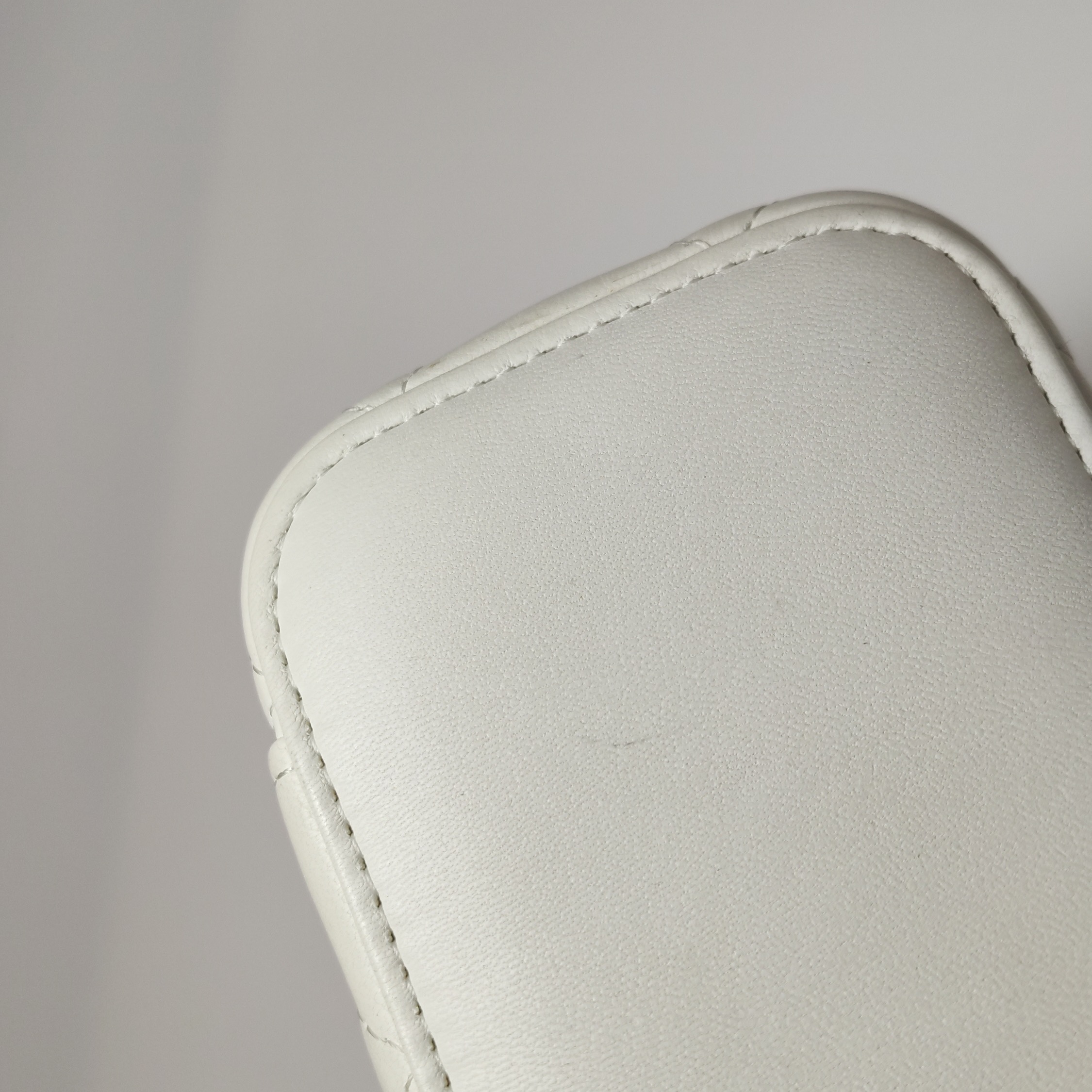 Chanel Lambskin Quilted Mini Pearl Crush Vanity Case With Chain White — photo 16 of 22