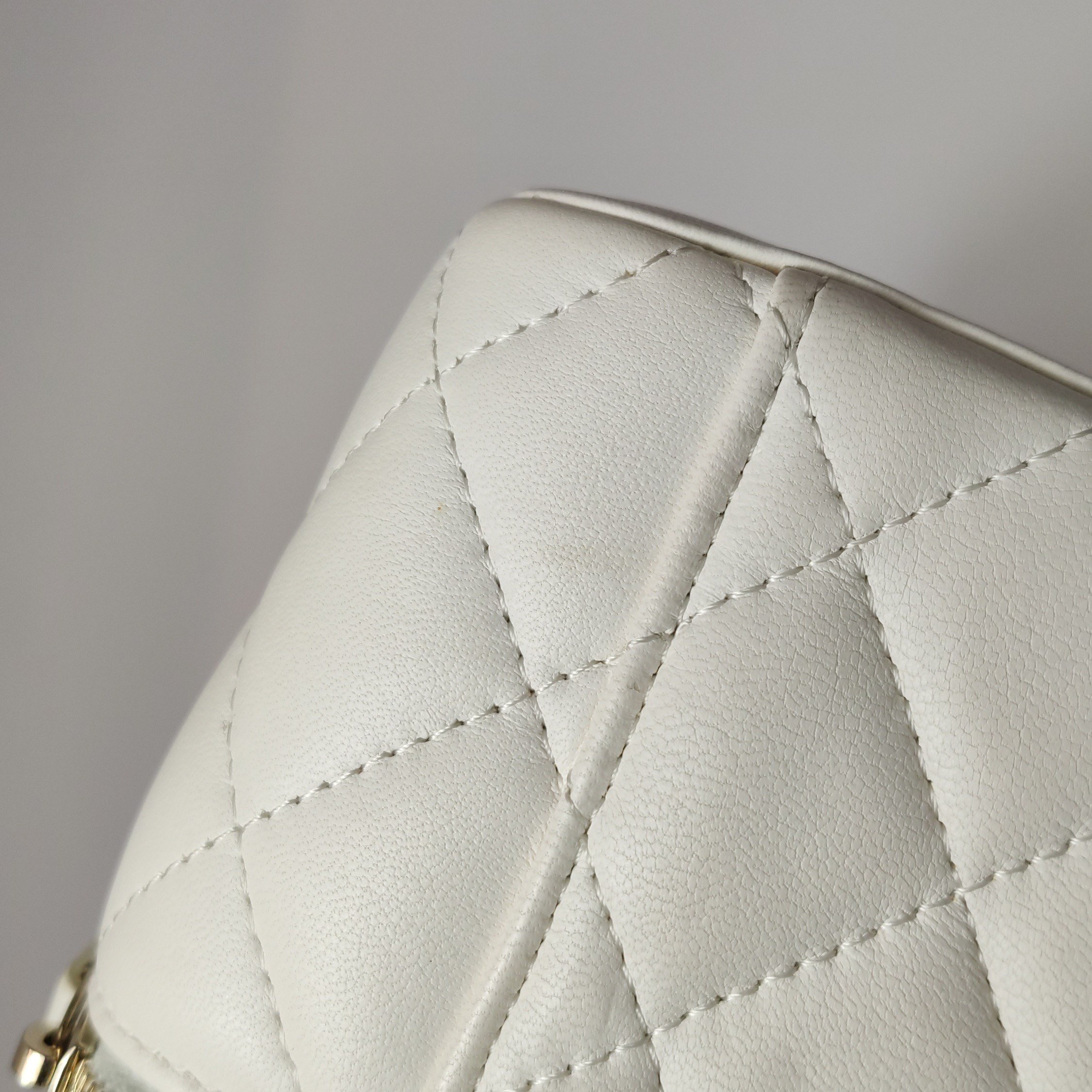 Chanel Lambskin Quilted Mini Pearl Crush Vanity Case With Chain White — photo 12 of 22