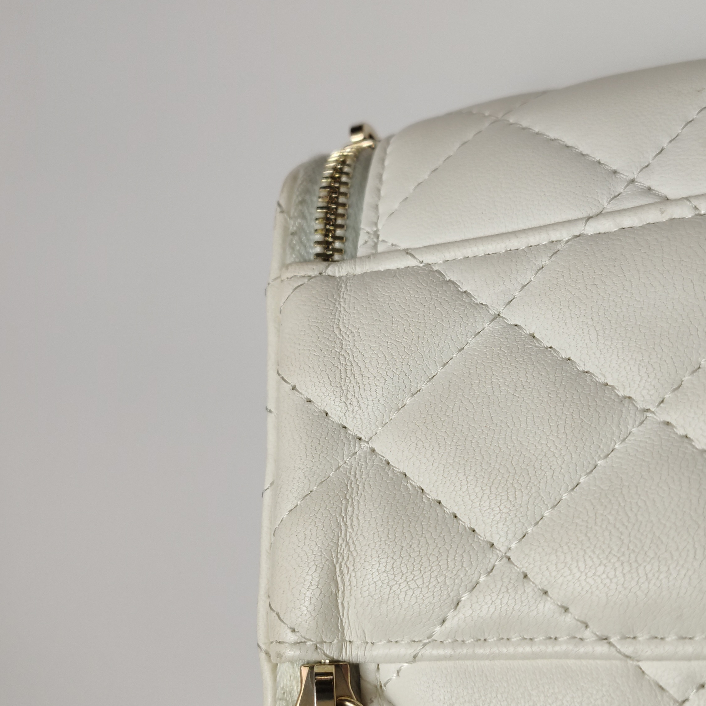 Chanel Lambskin Quilted Mini Pearl Crush Vanity Case With Chain White — photo 8 of 22