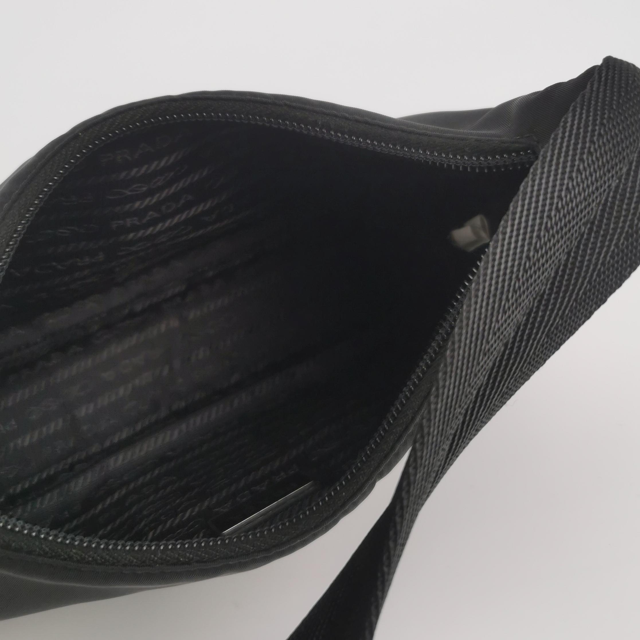 Prada Re-Edition 2000 Hobo Tessuto Mini — photo 7 of 15