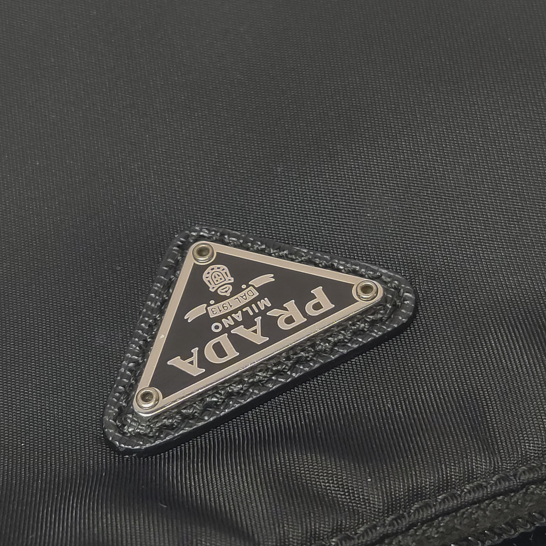 Prada Re-Edition 2000 Hobo Tessuto Mini — photo 9 of 15