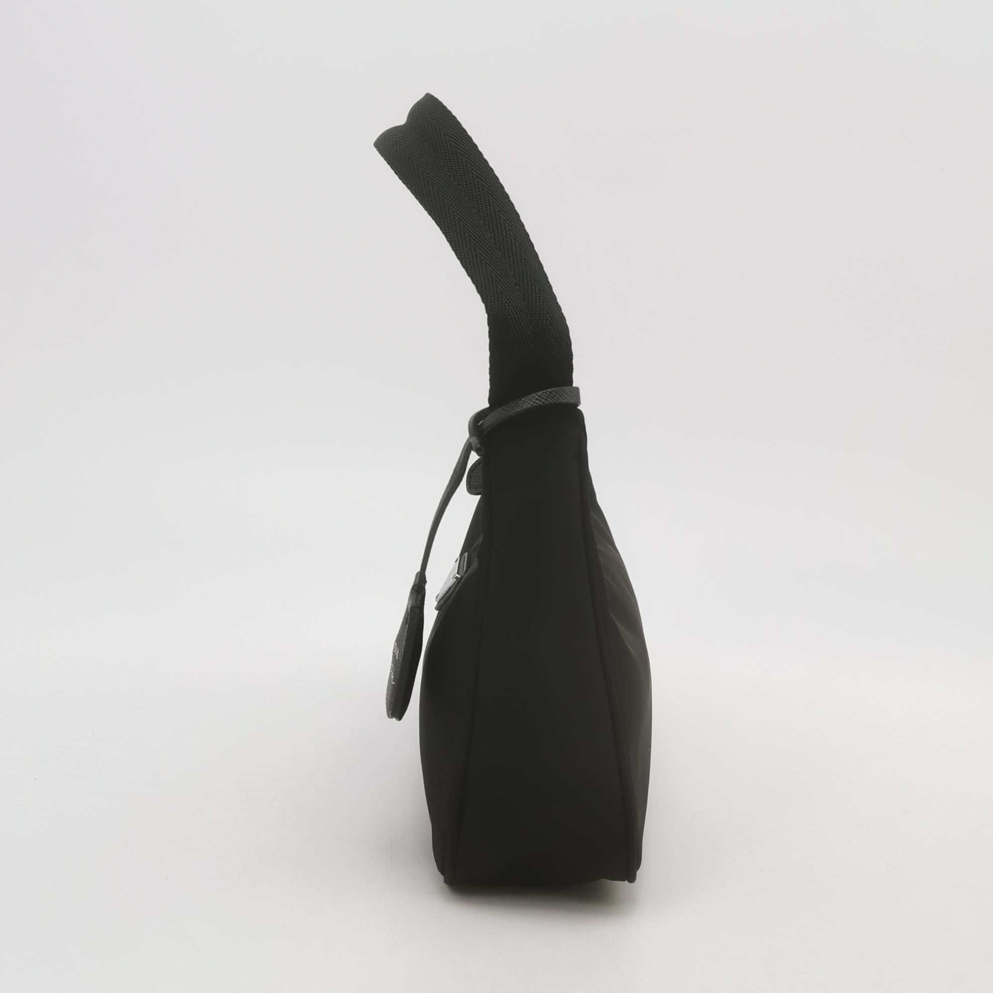 Prada Re-Edition 2000 Hobo Tessuto Mini — photo 5 of 13