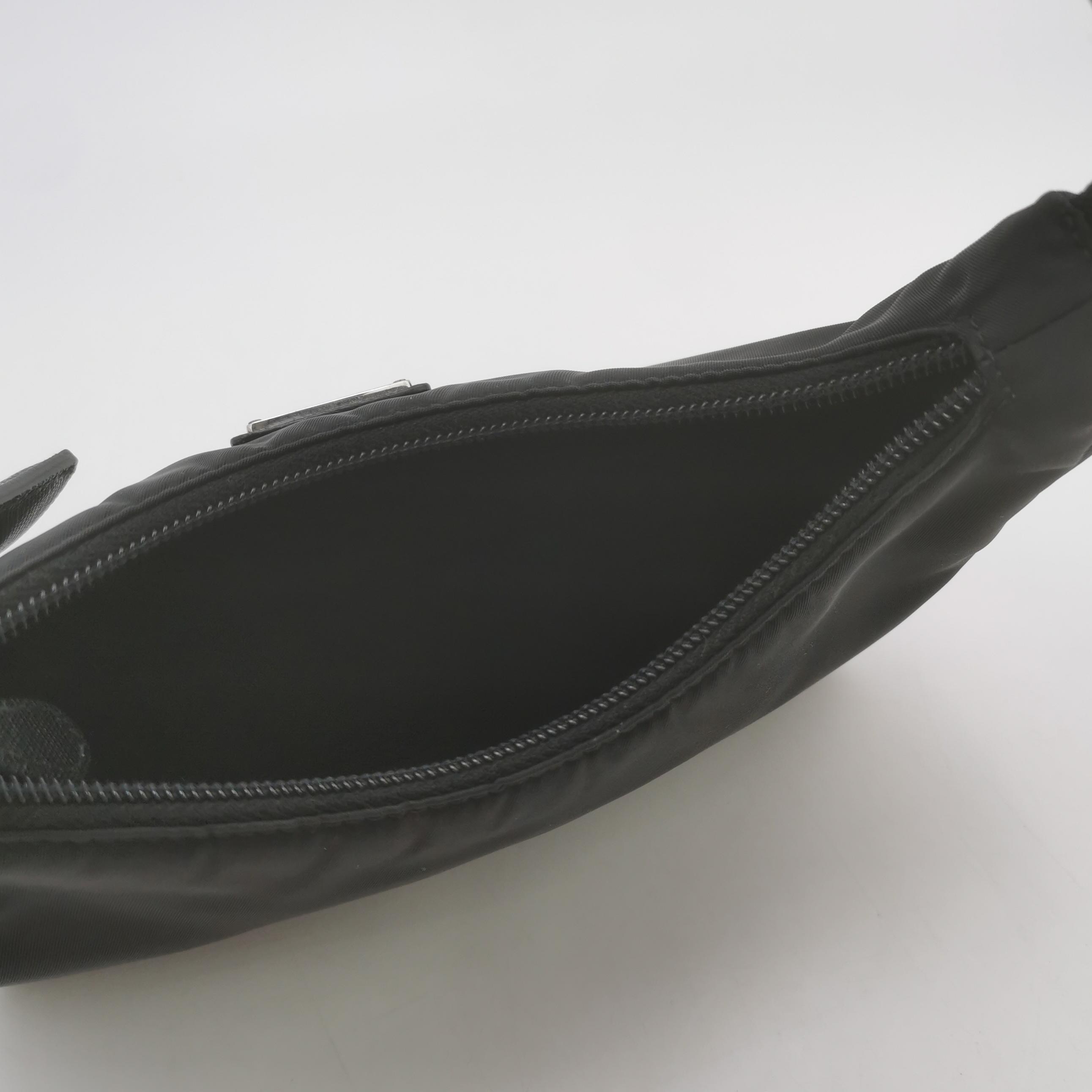 Prada Re-Edition 2000 Hobo Tessuto Mini — photo 7 of 13