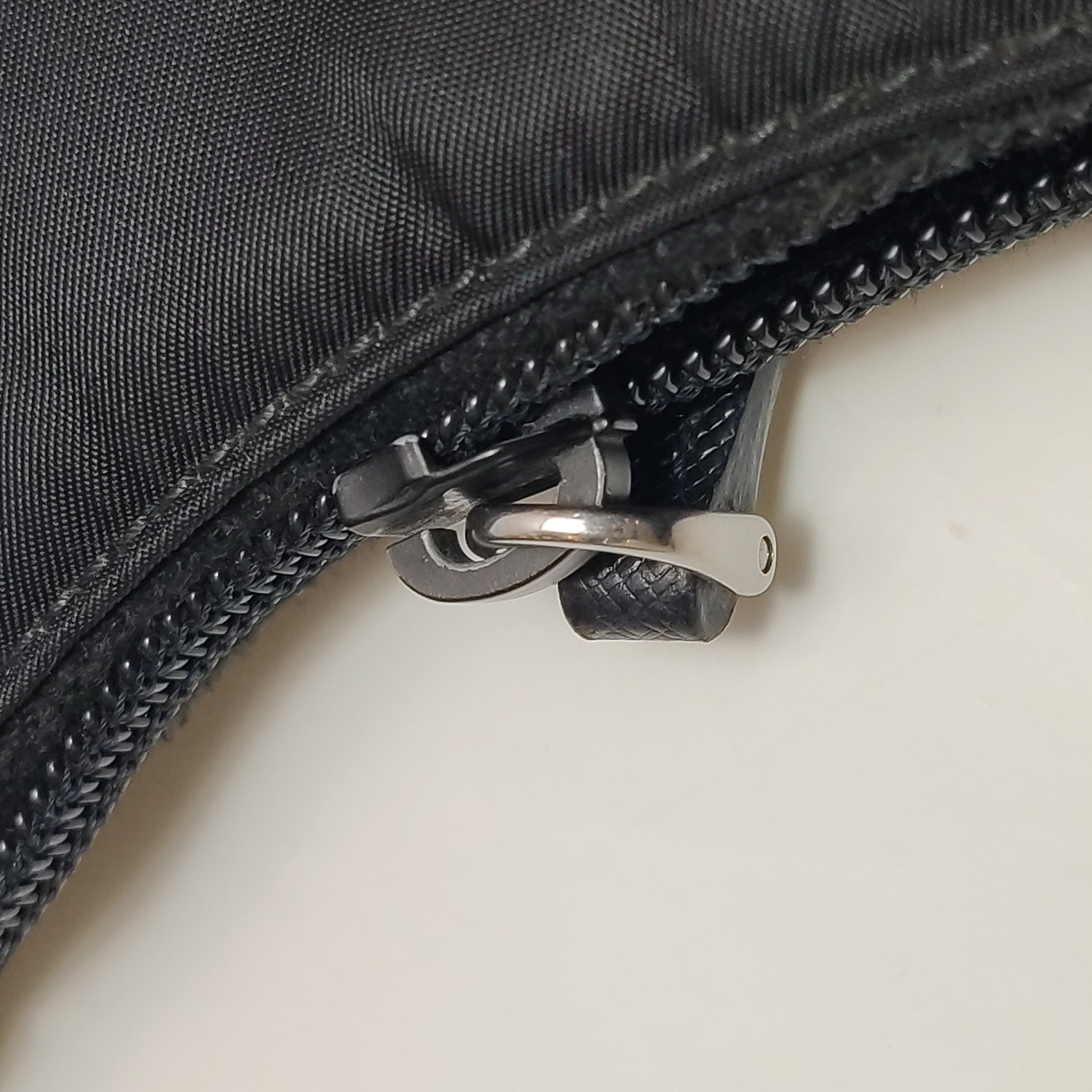 Prada Re-Edition 2000 Hobo Tessuto Mini — photo 12 of 13