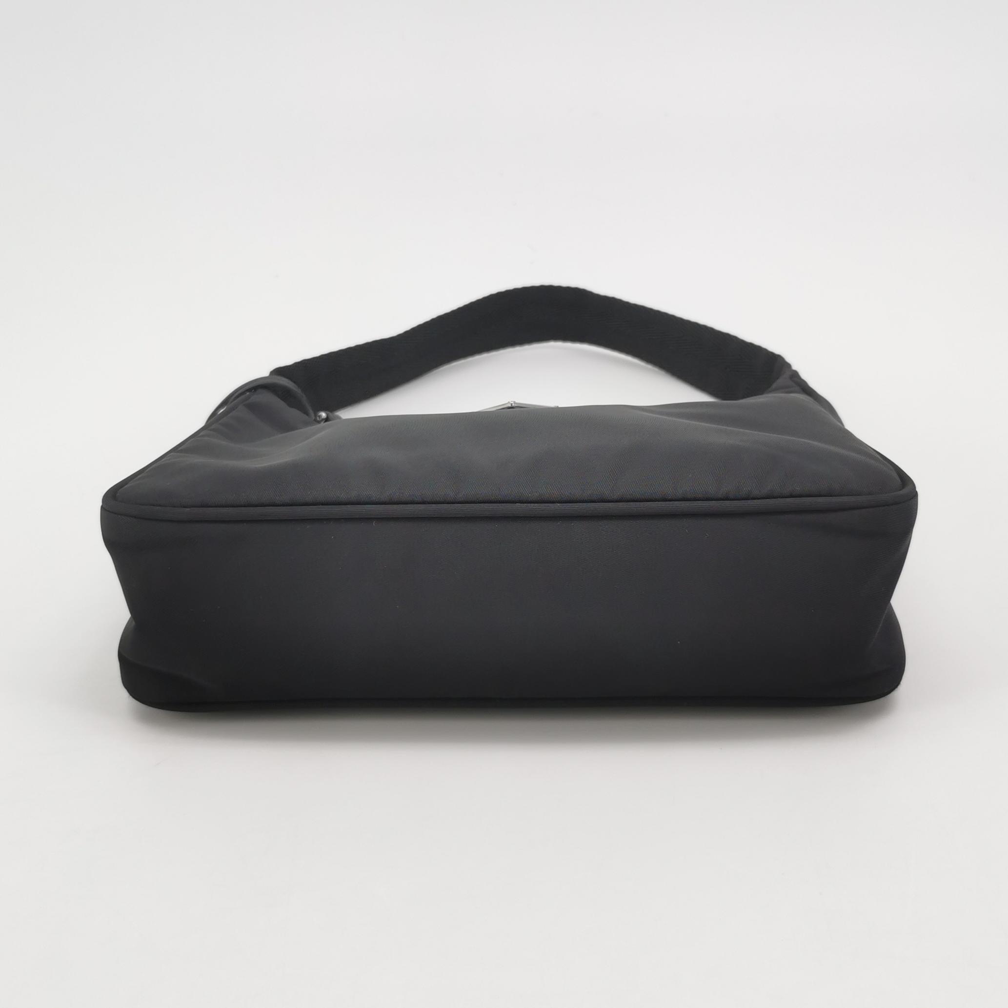 Prada Re-Edition 2000 Hobo Tessuto Mini — photo 6 of 11