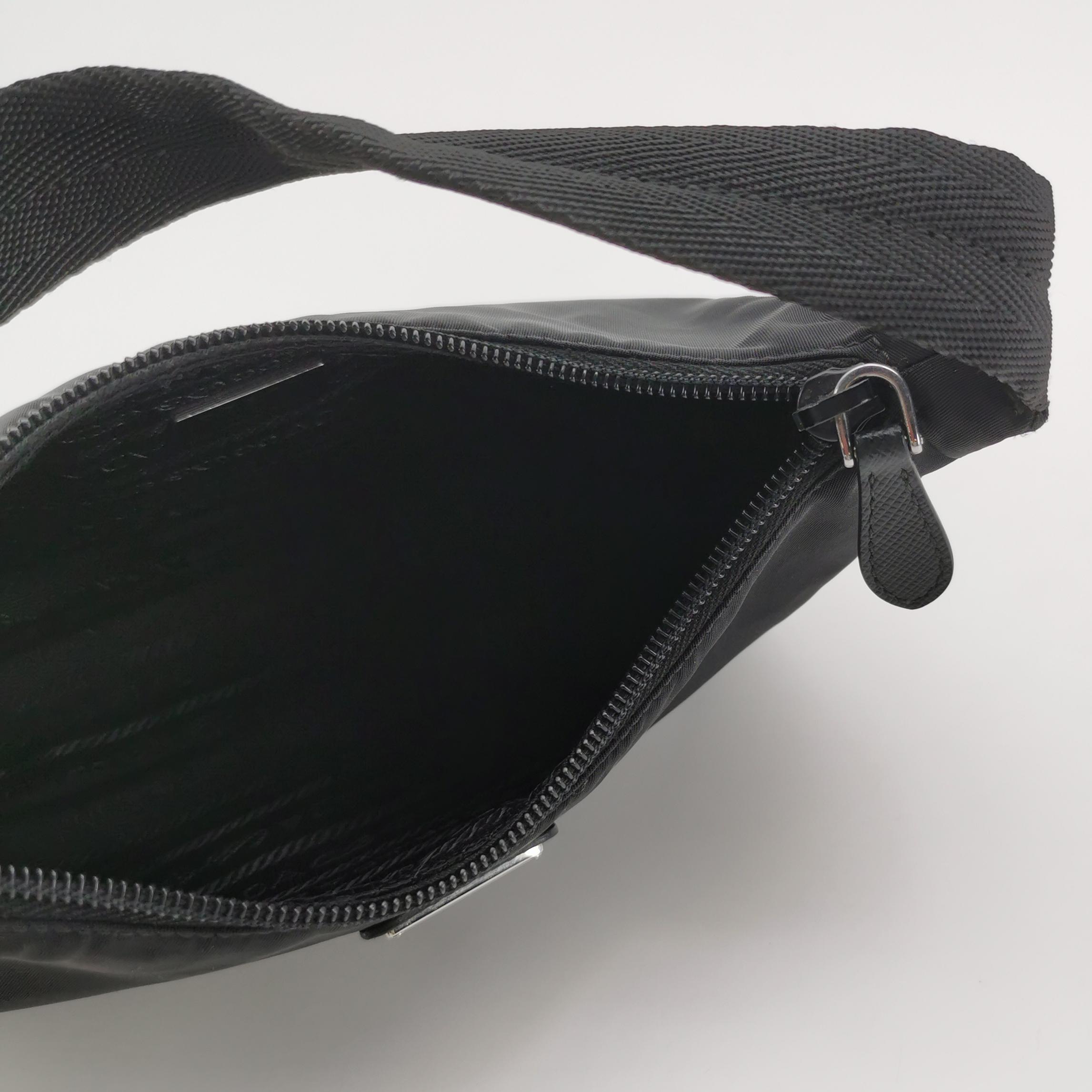 Prada Re-Edition 2000 Hobo Tessuto Mini — photo 7 of 11