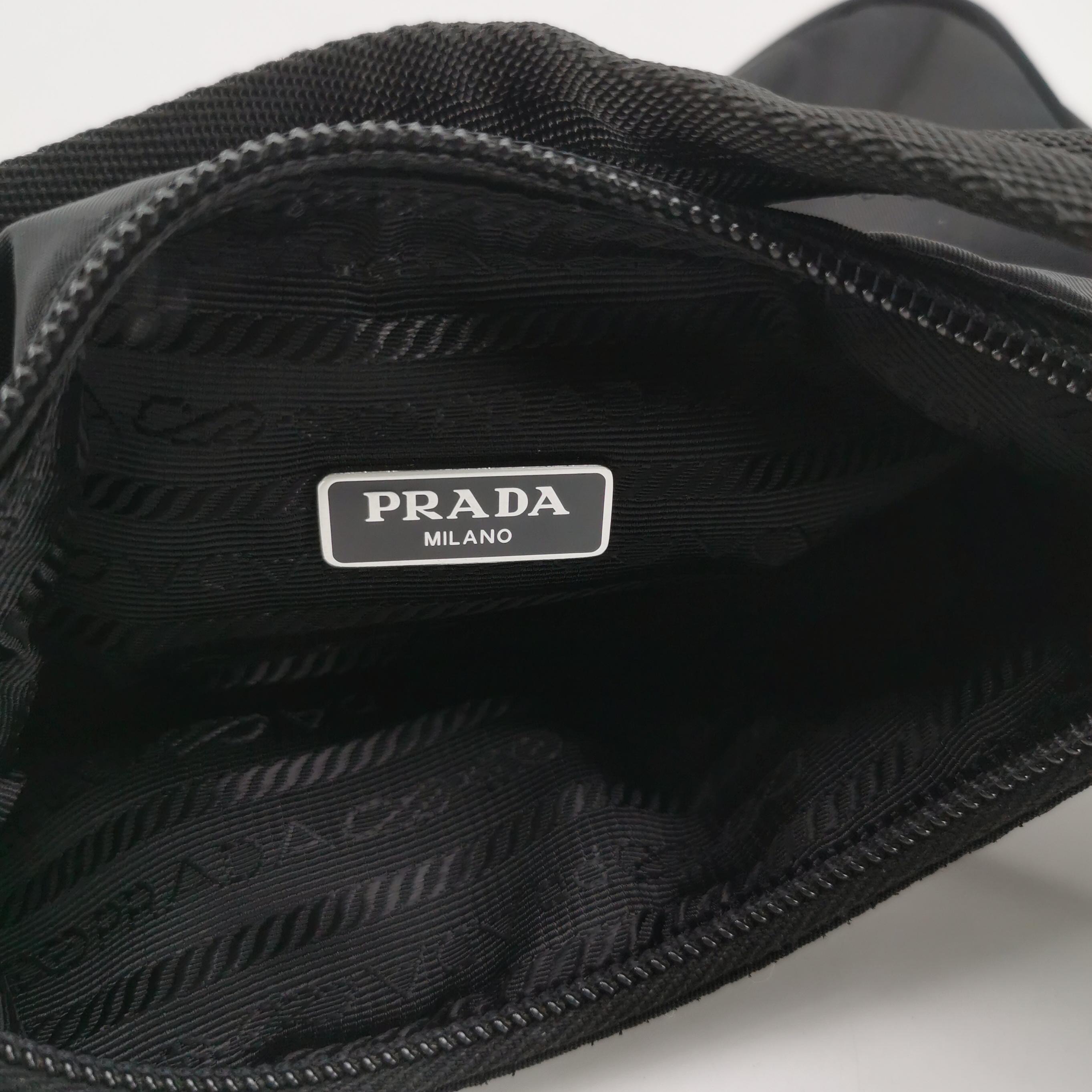 Prada Re-Edition 2000 Hobo Tessuto Mini — photo 8 of 11