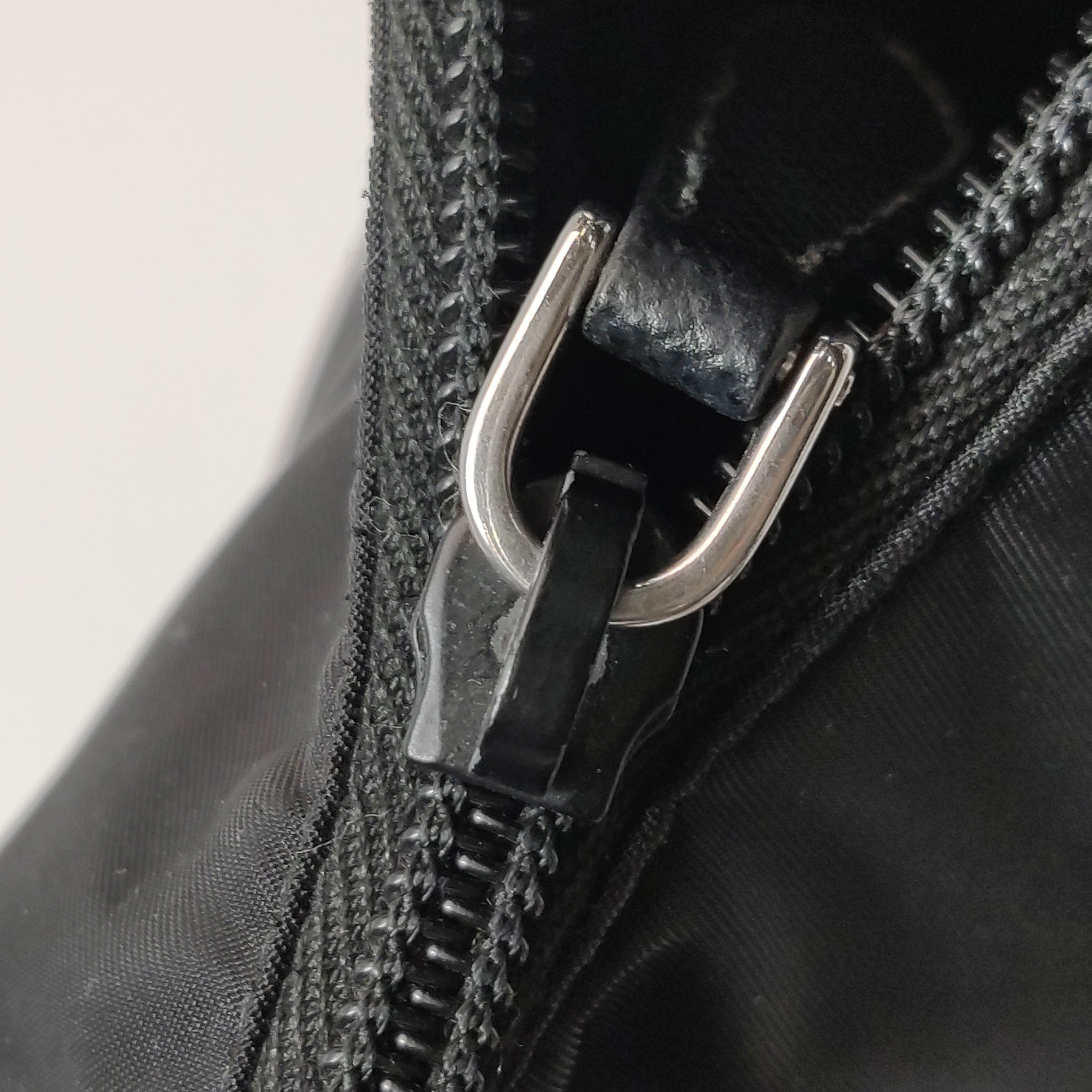 Prada Re-Edition 2000 Hobo Tessuto Mini — photo 10 of 11