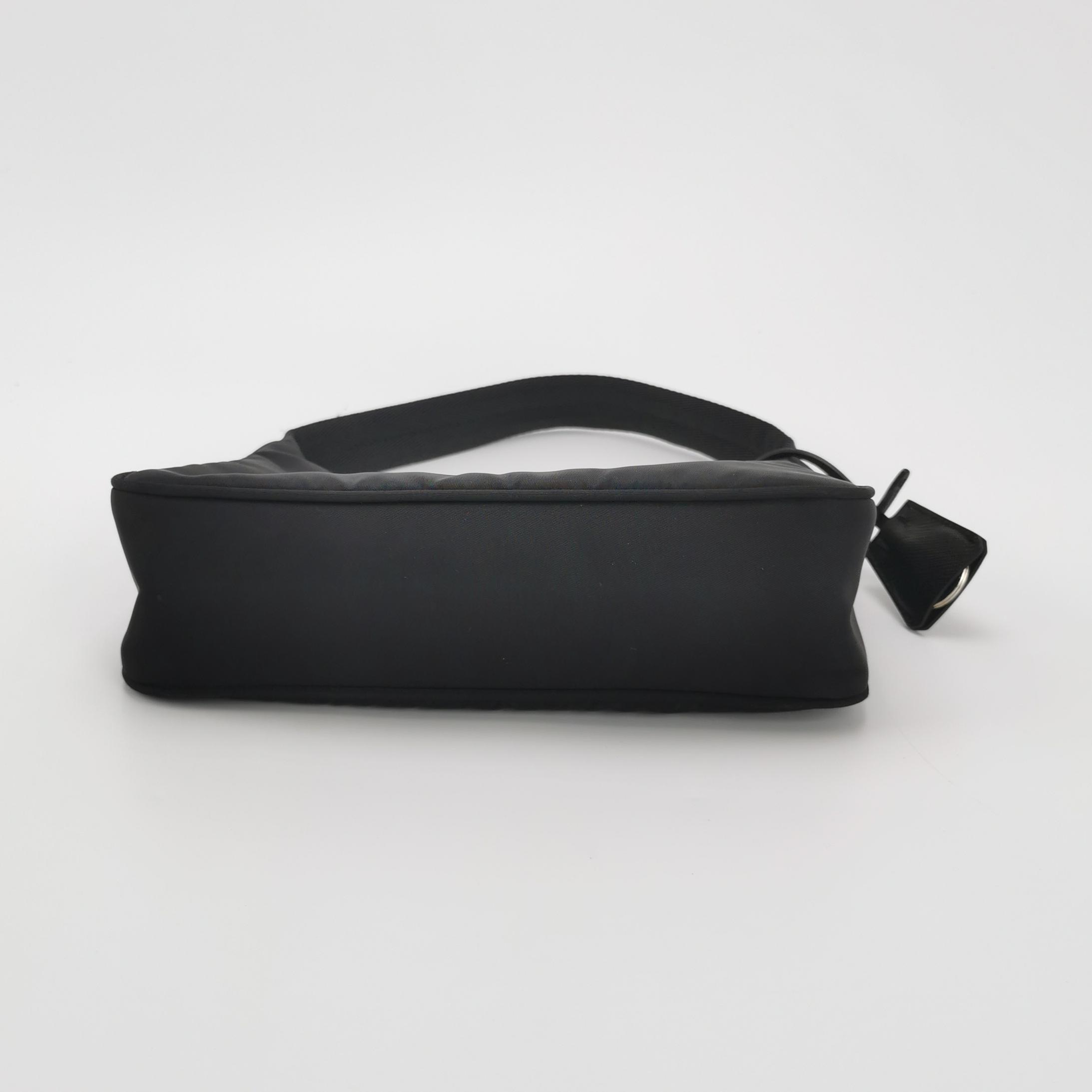 Prada Re-Edition 2000 Hobo Tessuto Mini — photo 6 of 13