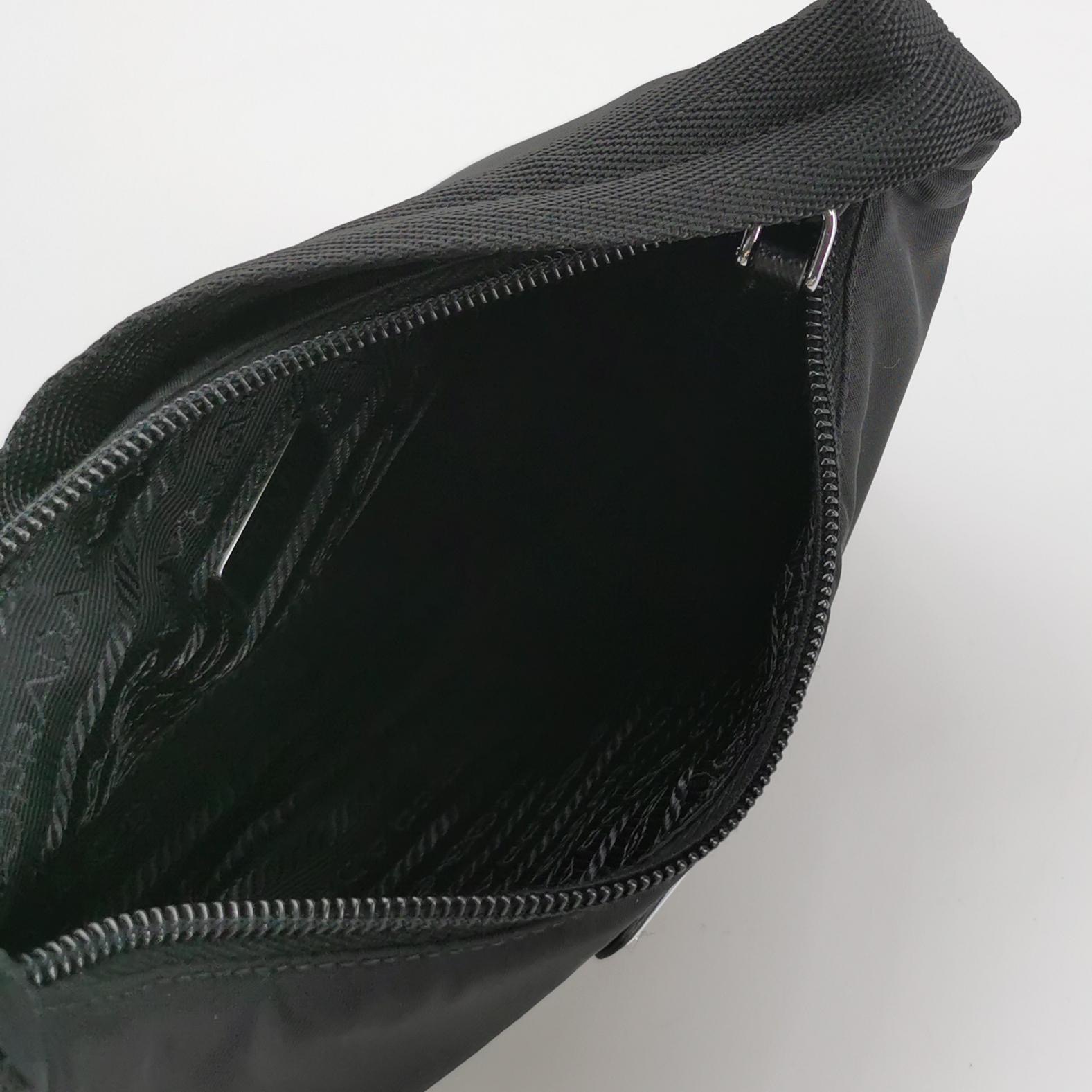 Prada Re-Edition 2000 Hobo Tessuto Mini — photo 7 of 14