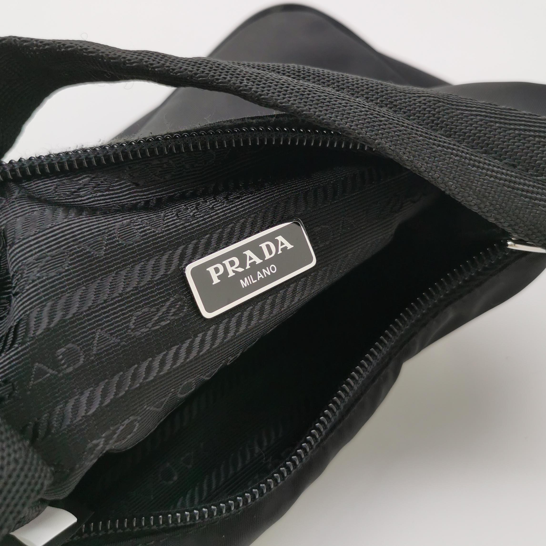 Prada Re-Edition 2000 Hobo Tessuto Mini — photo 8 of 14
